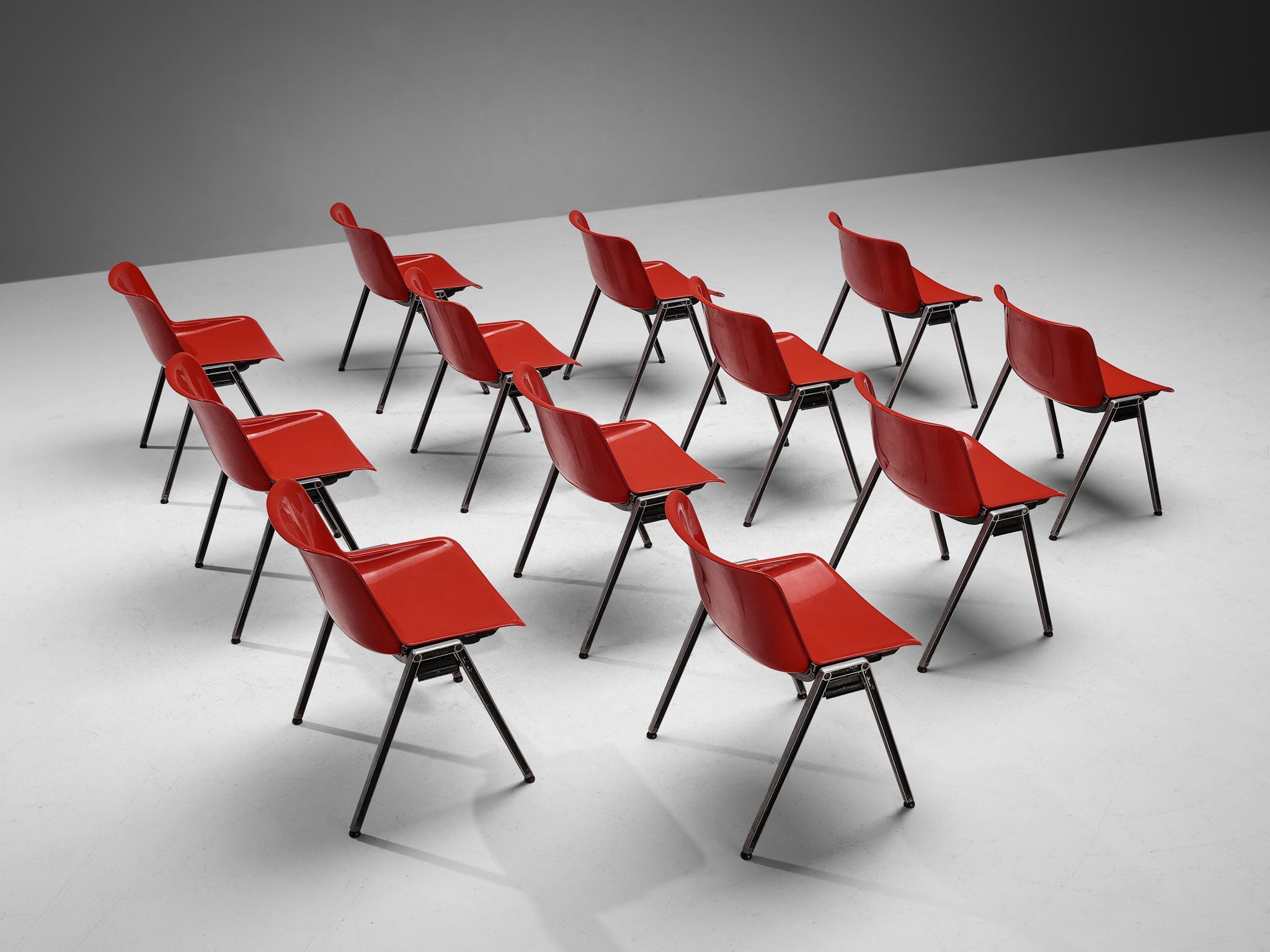 Centro Progetti Tecno Stackable ‘Modus’ Chairs in Red seating Morentz