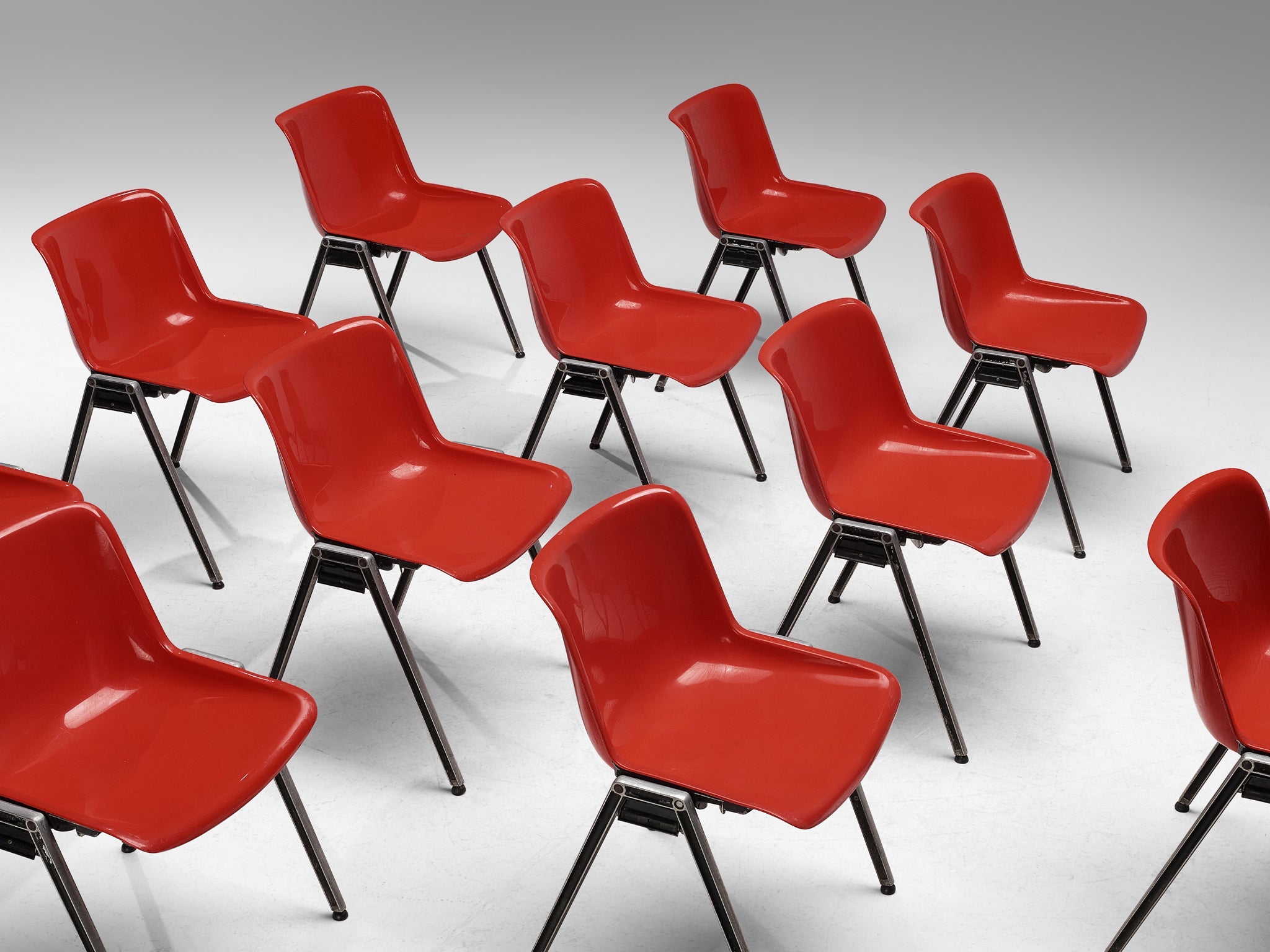 Centro Progetti Tecno Stackable ‘Modus’ Chairs in Red seating Morentz