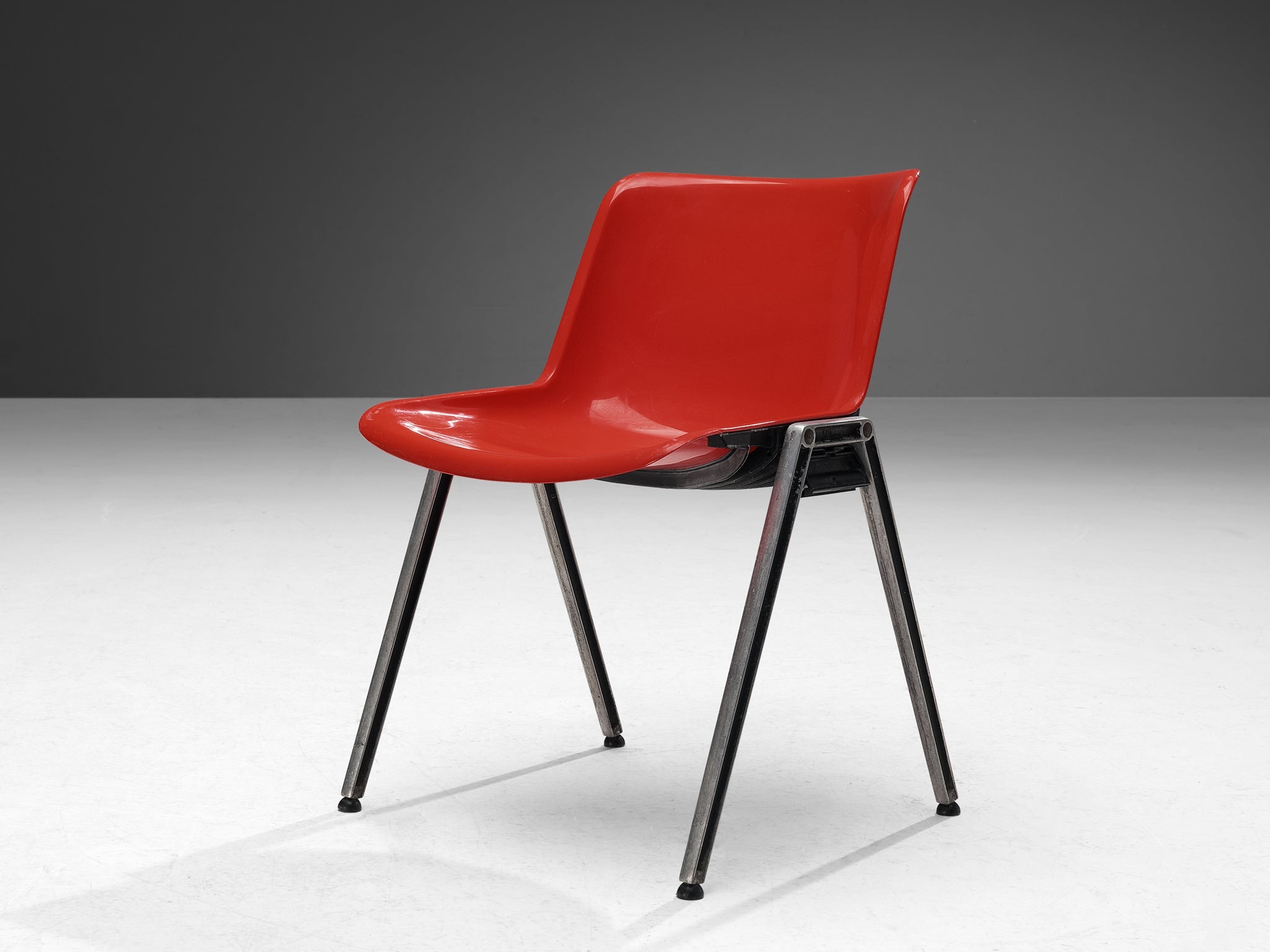 Centro Progetti Tecno Stackable ‘Modus’ Chairs in Red seating Morentz
