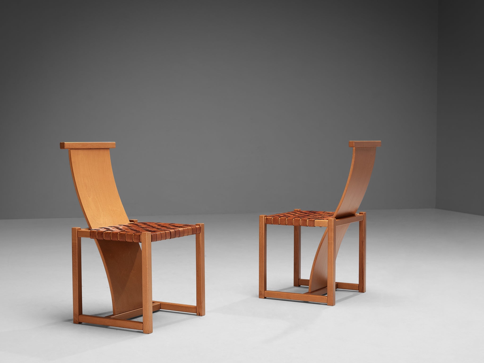 Italian Pair of Dining Chairs with Woven Leather Seats seating Morentz