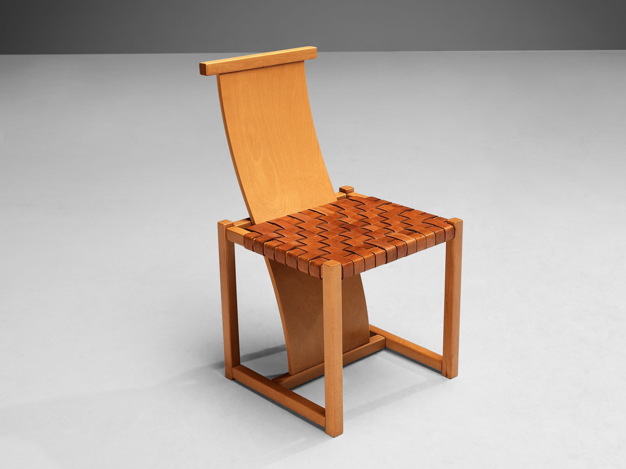 Italian Pair of Dining Chairs with Woven Leather Seats seating Morentz