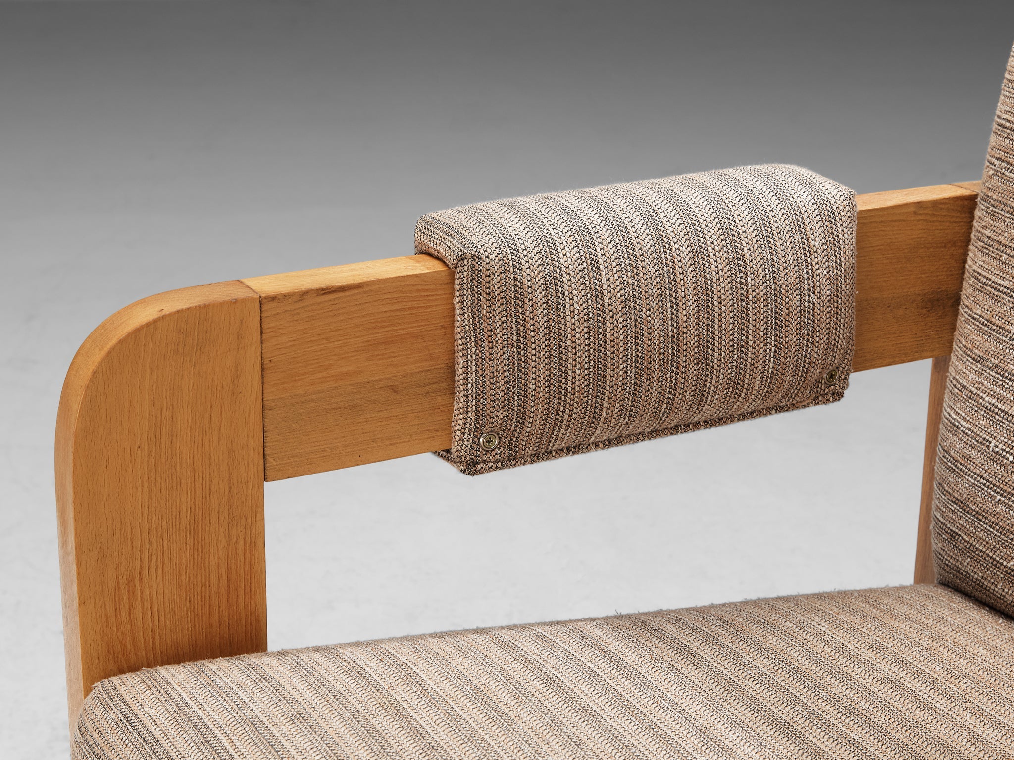 Cubic Lounge Chair in Light Grey Upholstery seating Morentz