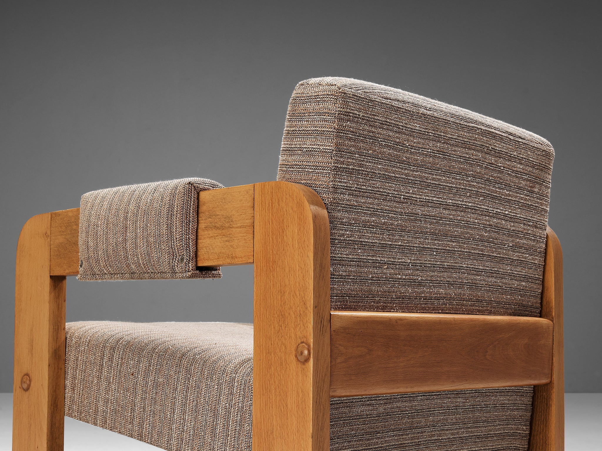 Cubic Lounge Chair in Light Grey Upholstery seating Morentz