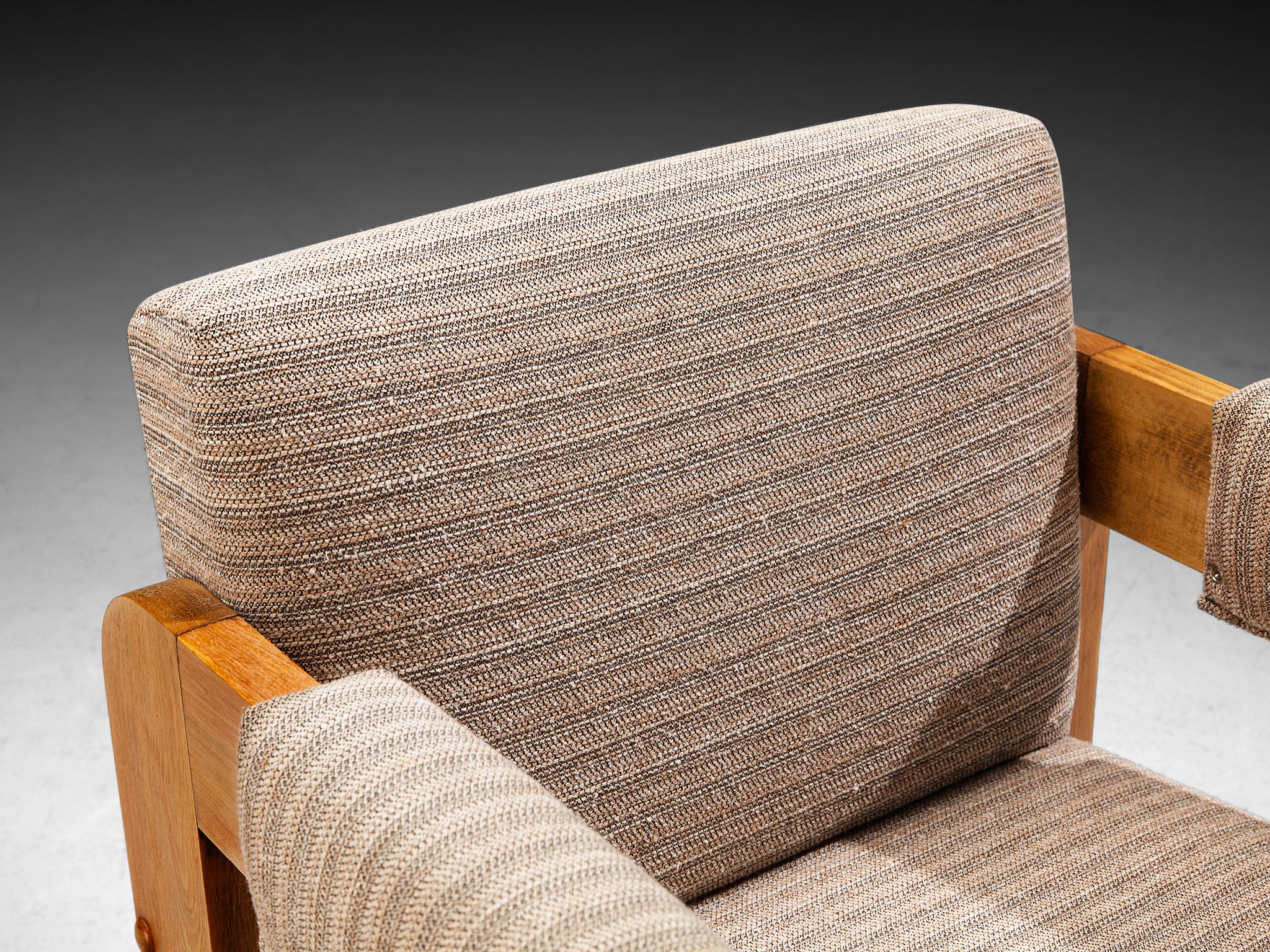 Cubic Lounge Chairs in Light Grey Upholstery Seating Morentz