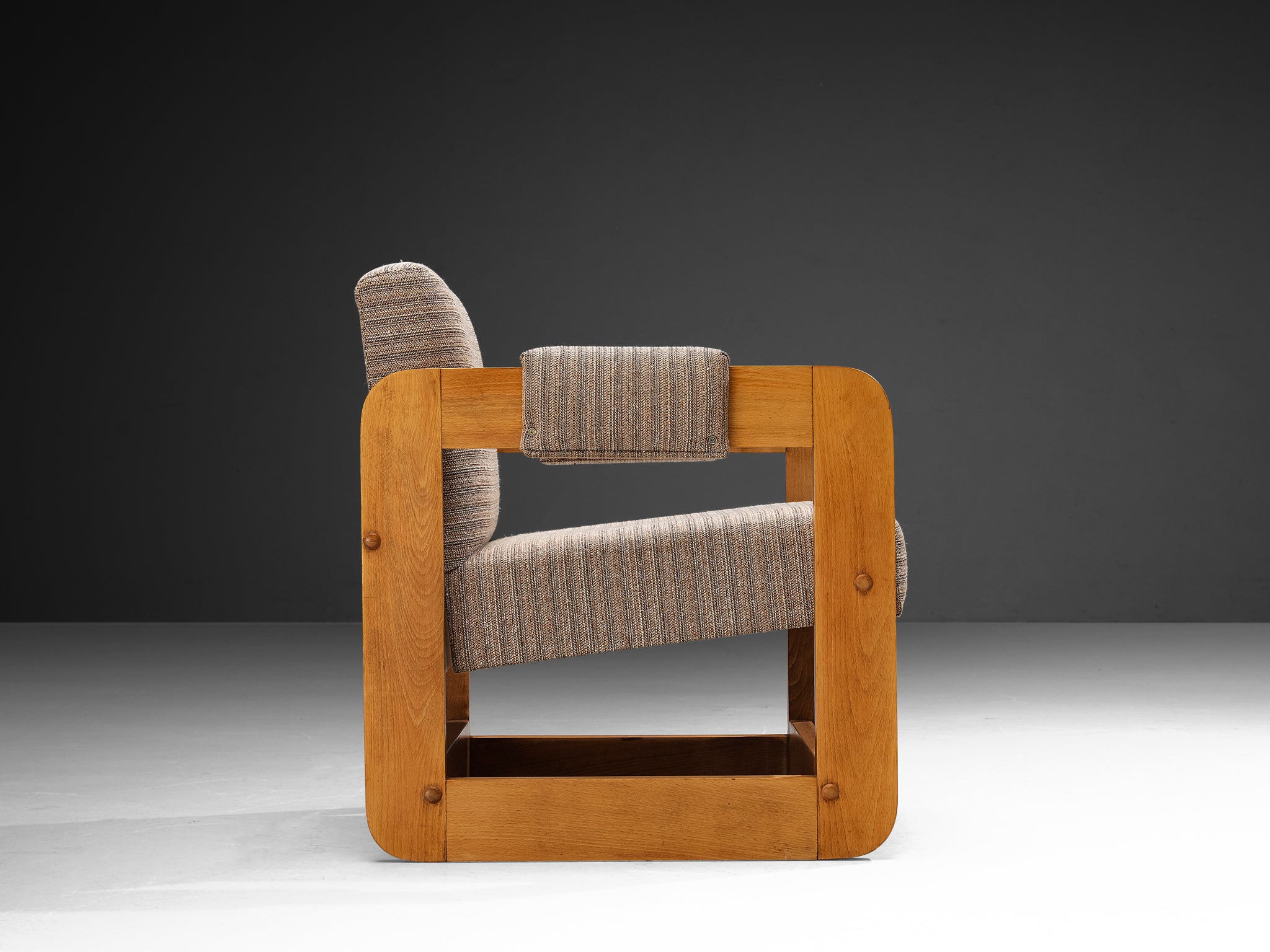 Cubic Lounge Chairs in Light Grey Upholstery Seating Morentz