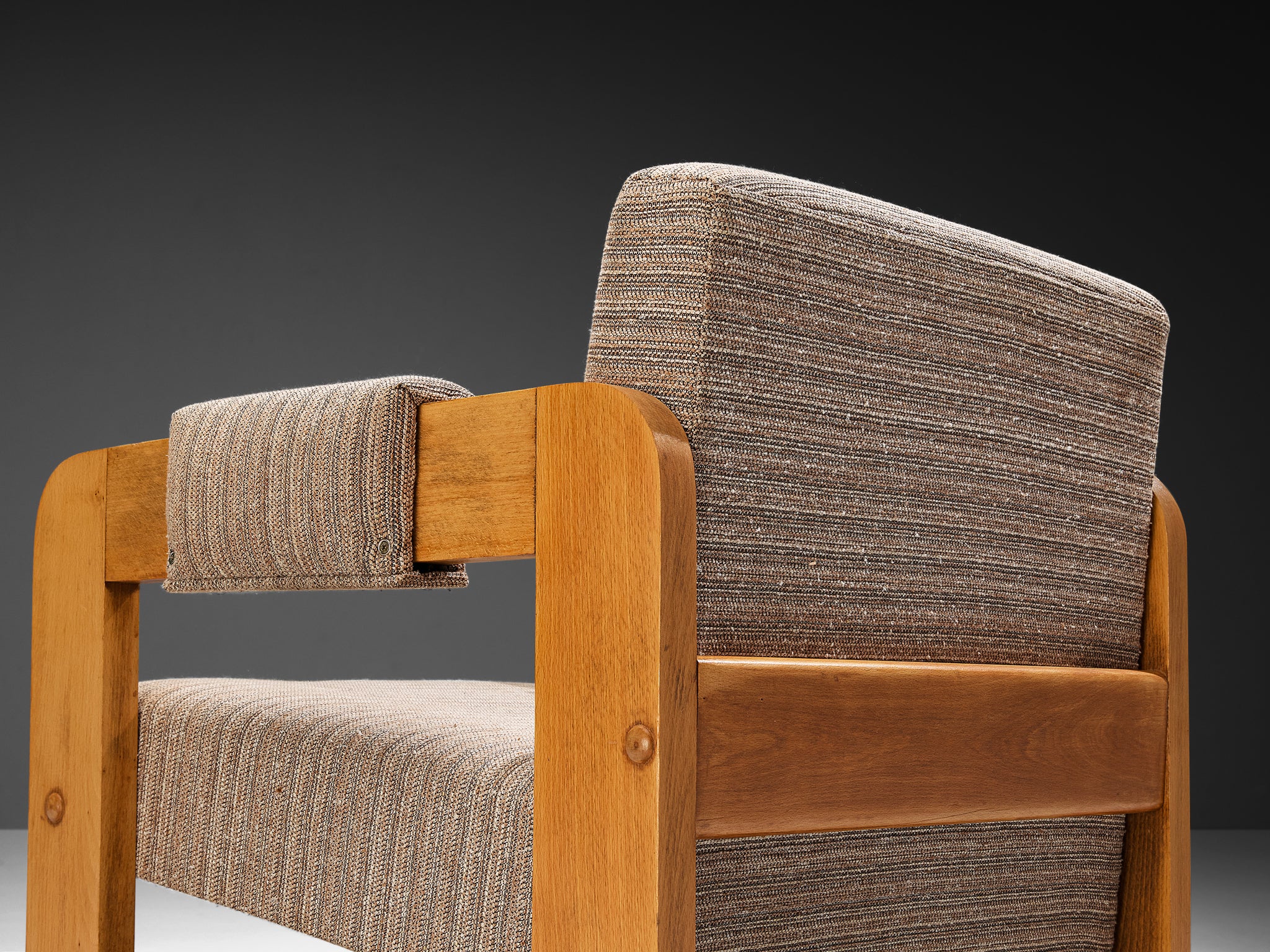 Cubic Lounge Chairs in Light Grey Upholstery Seating Morentz