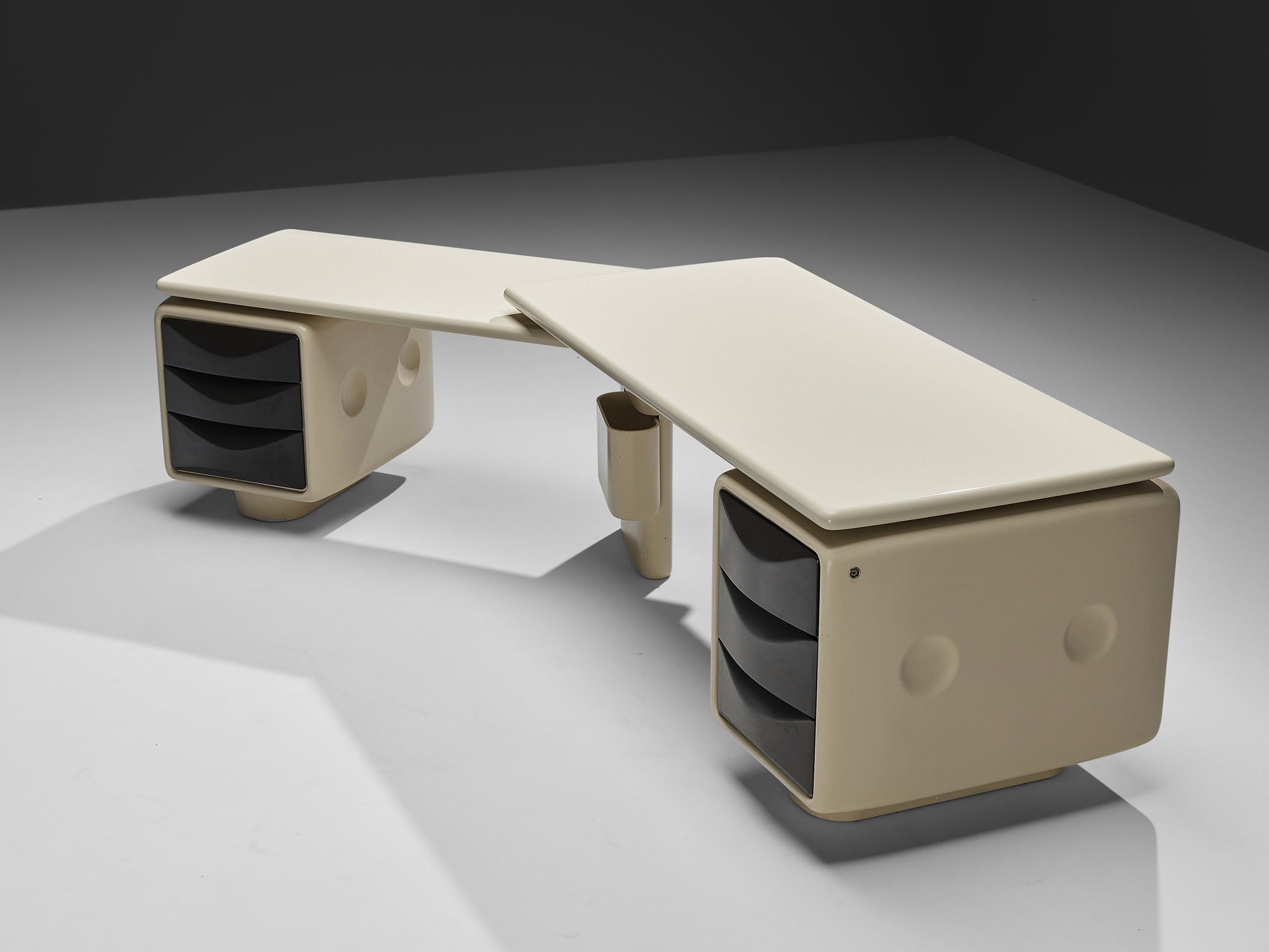 Ernest 'Igl' Hofmann 'Jet' Corner Desk in Polyurethane Tables Morentz