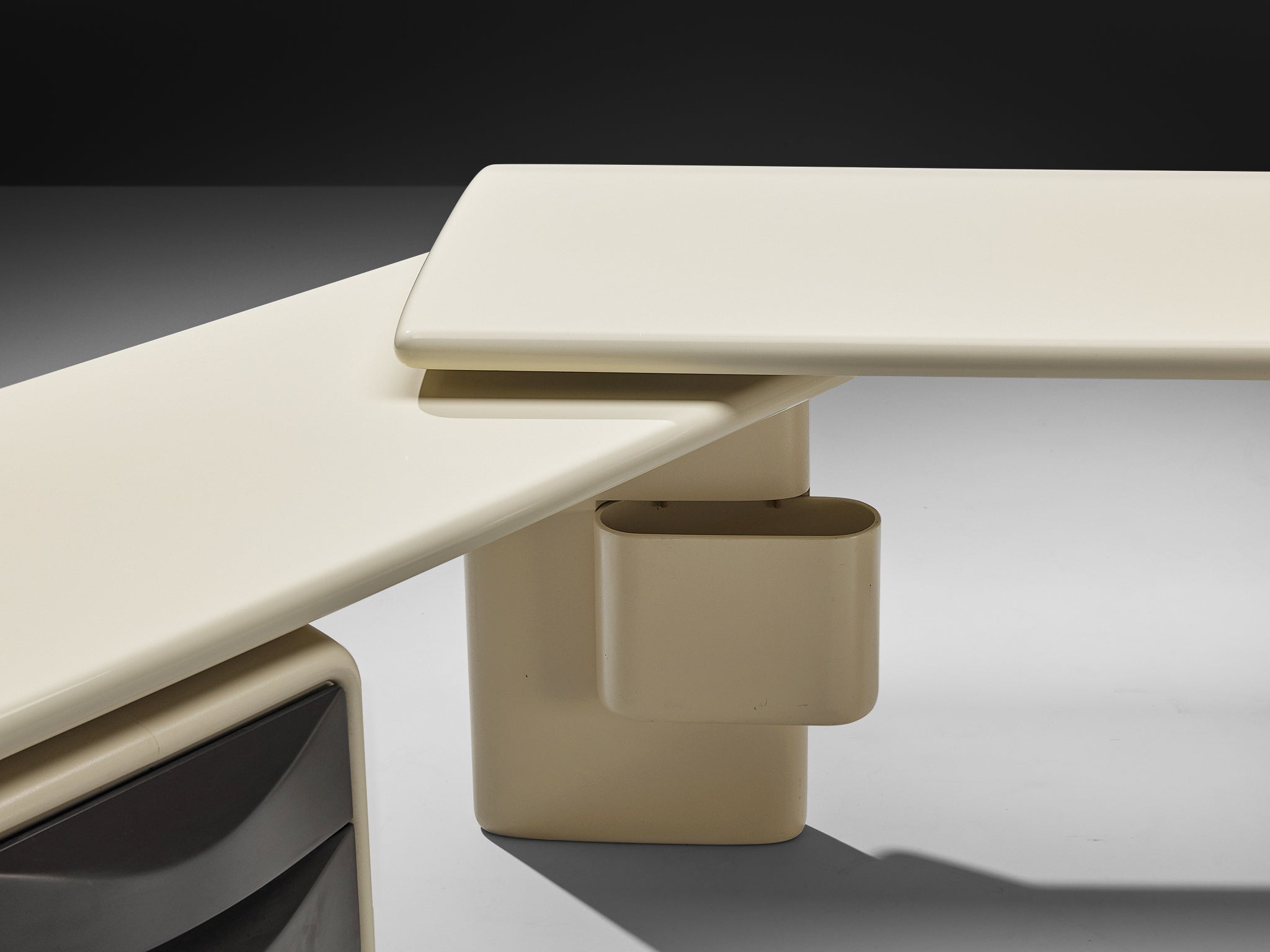 Ernest 'Igl' Hofmann 'Jet' Corner Desk in Polyurethane Tables Morentz