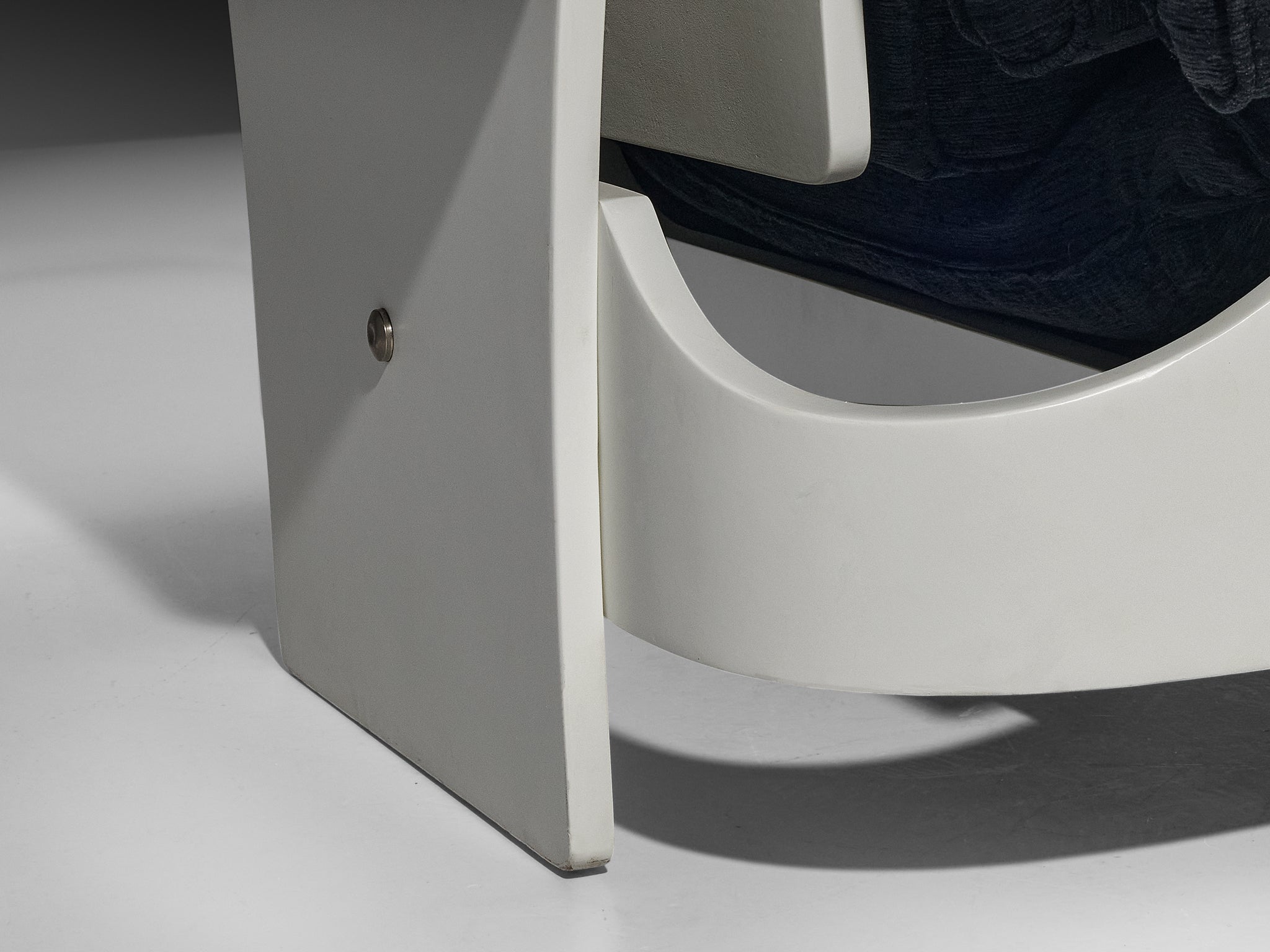 Italian Lounge Chair in White Plywood and Black Upholstery Seating Morentz