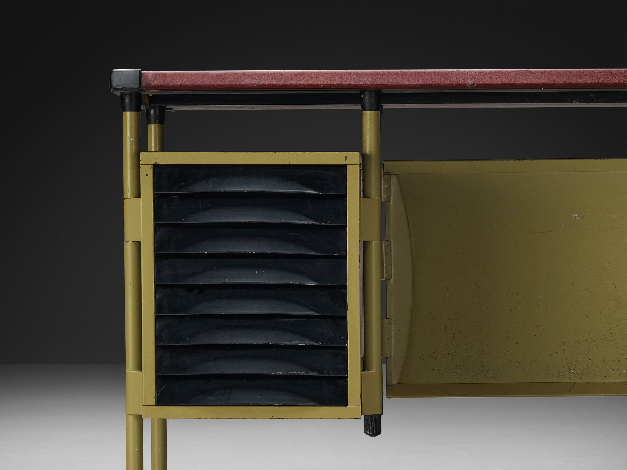 Studio BBPR for Olivetti Small 'Spazio' Desk with Drawers Tables Morentz