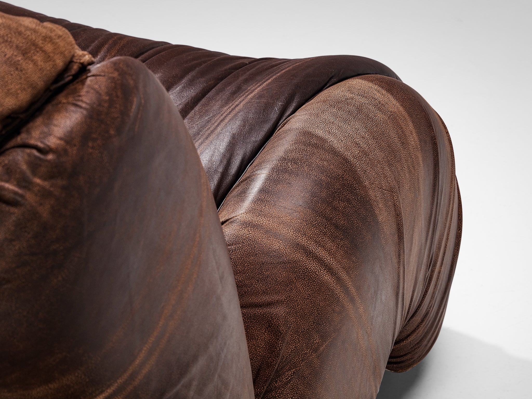 Luigi Radaelli Italian Pair of 'Tartana' Lounge Chairs in Brown Leather Seating Morentz