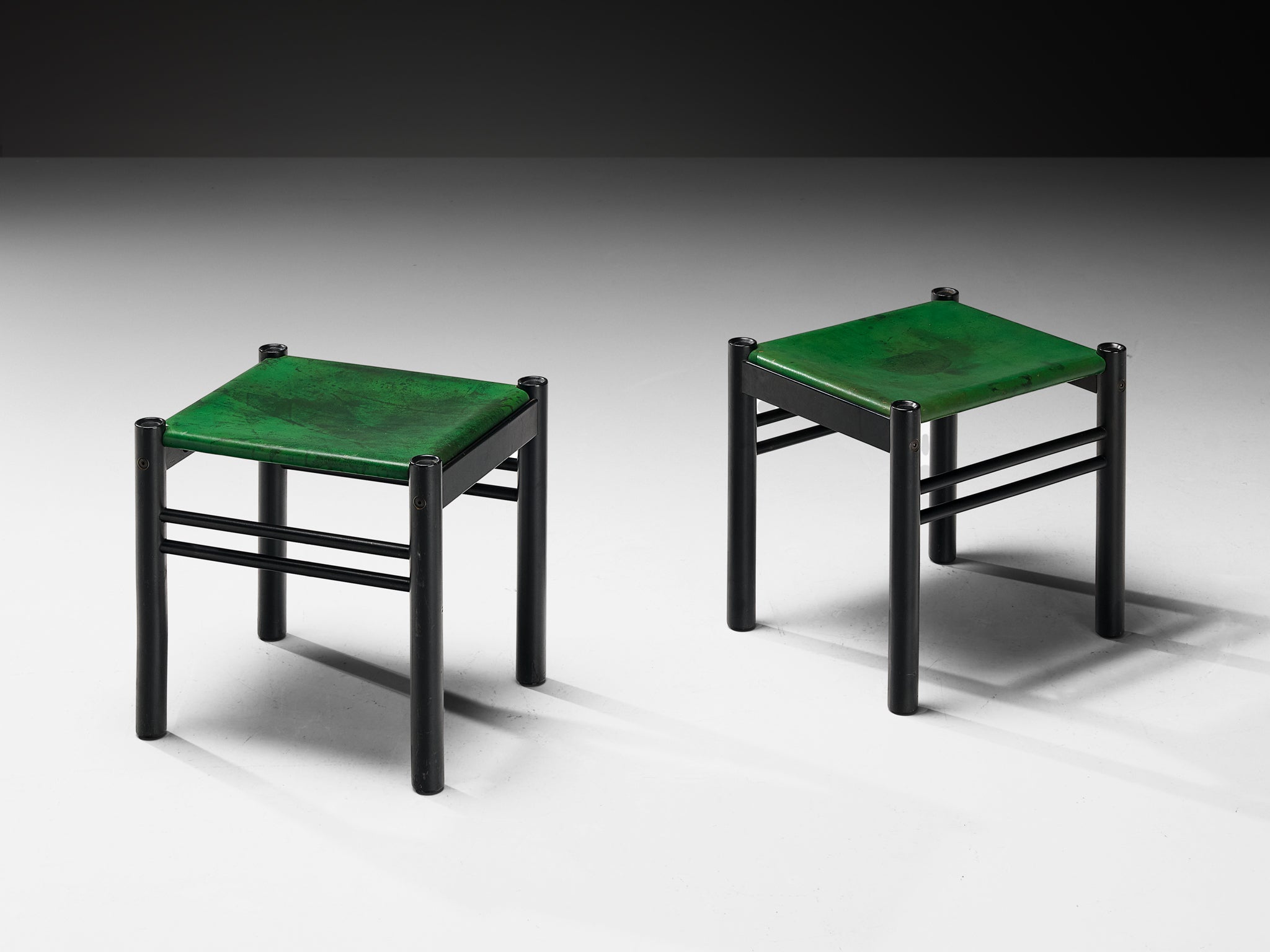 Ibisco Italian Pair of Stools in Green Saddle Leather and Black Lacquered Wood Seating Morentz