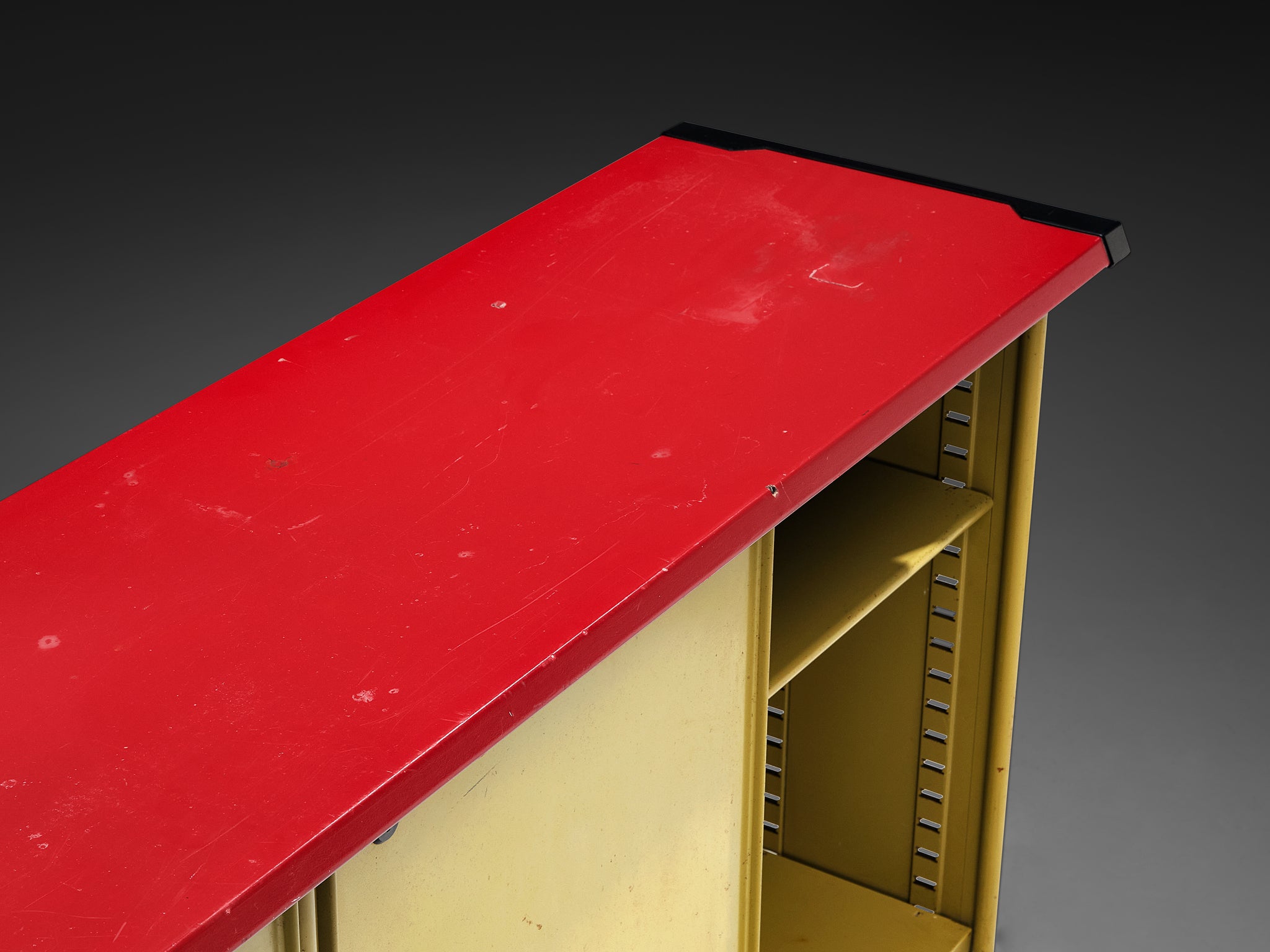 Studio BBPR for Olivetti ‘Spazio’ Sideboard in Green Coated Steel with Red Top Case pieces and storage cabinets Morentz