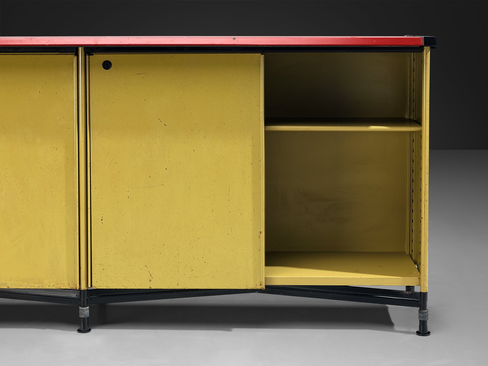 Studio BBPR for Olivetti ‘Spazio’ Sideboard in Green Coated Steel with Red Top Case pieces and storage cabinets Morentz