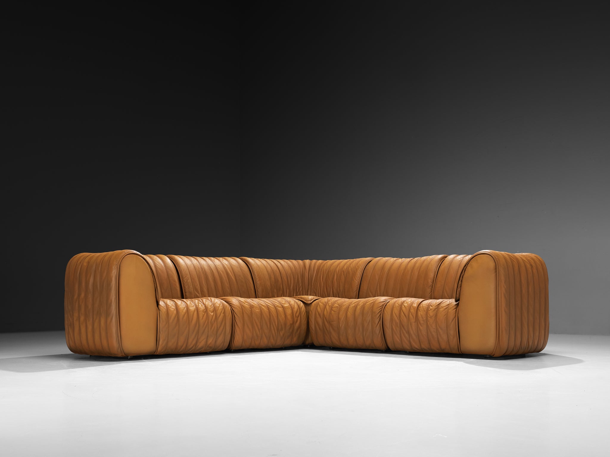 De Sede ‘DS-22’ Modular Sofa in Caramel Leather Seating Morentz