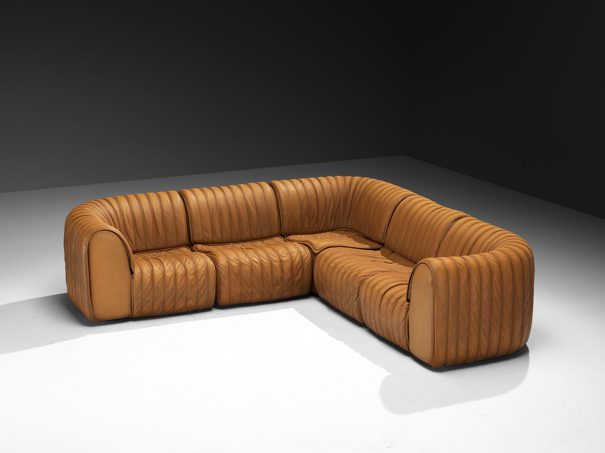 De Sede ‘DS-22’ Modular Sofa in Caramel Leather Seating Morentz