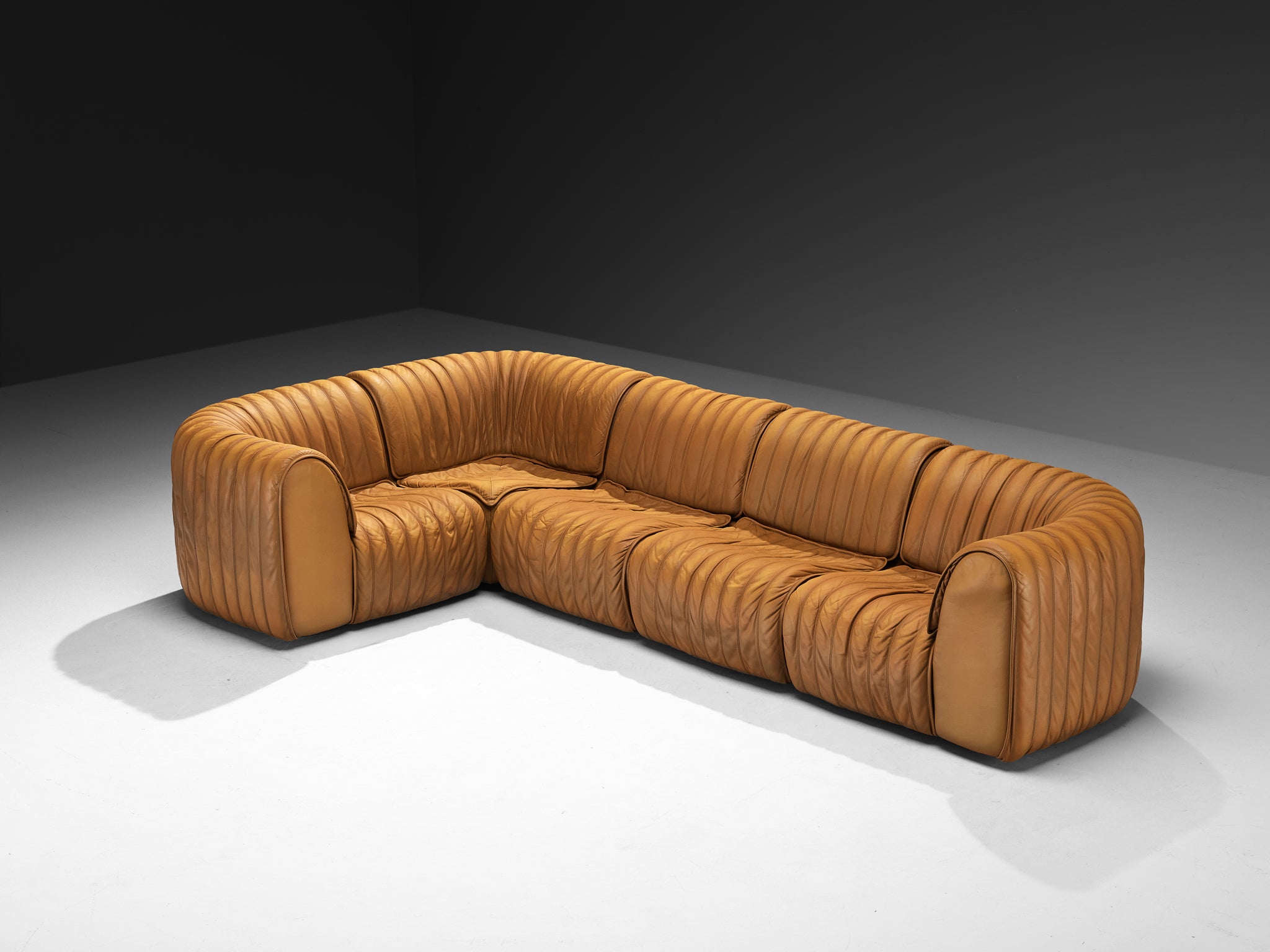 De Sede ‘DS-22’ Modular Sofa in Caramel Leather Seating Morentz