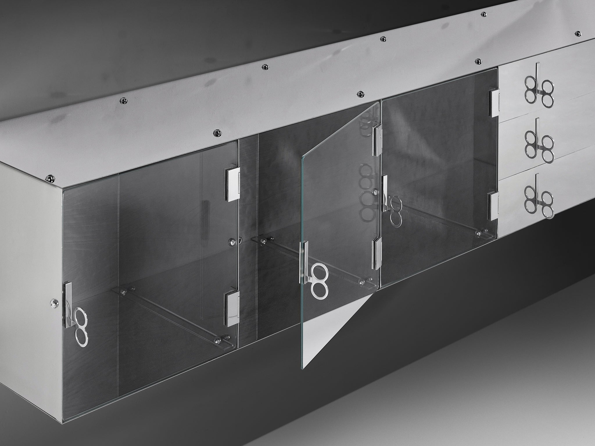Vittorio Introini for Saporiti Mirrored Sideboard in Polished Aluminum and Glass Case pieces and storage cabinets Morentz