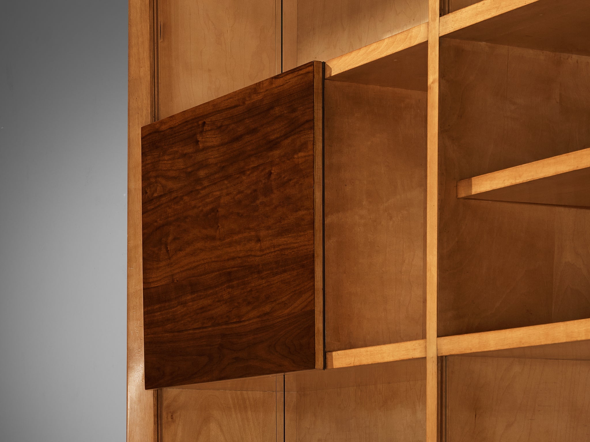 Mid-Century Modern Italian Wall Unit in Maple and Walnut case pieces and storage cabinets Morentz