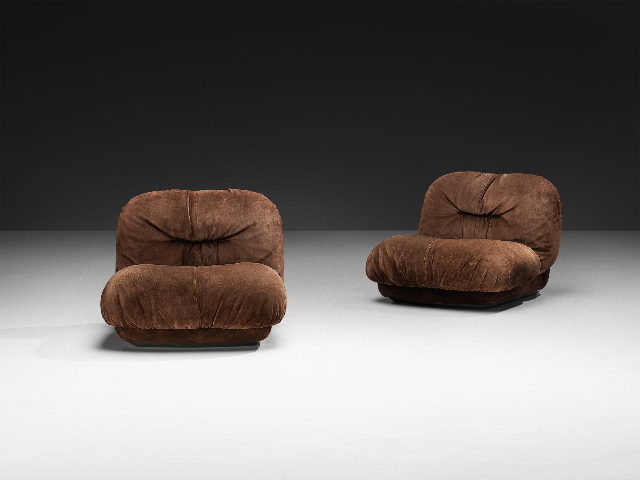 Alberto Rosselli for Saporiti 'Maxijumbo' Lounge Chairs in Brown Suede Seating Morentz