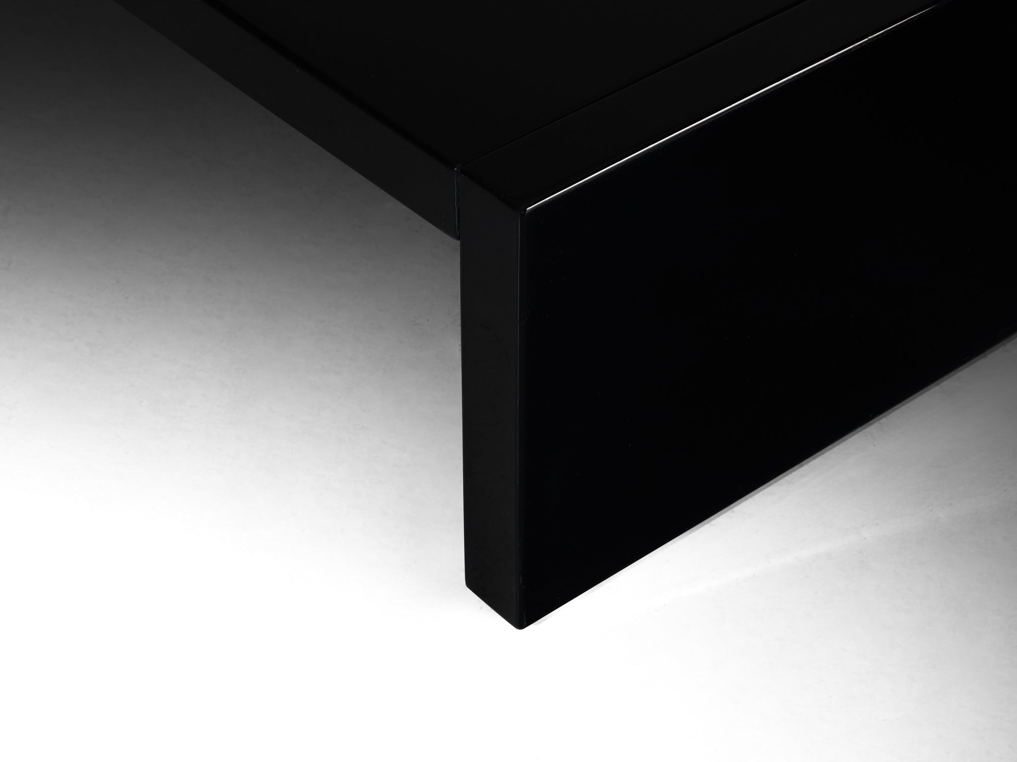 Massimo and Lella Vignelli for Poltronova 'Saratoga' Coffee Table in Lacquered Wood Tables Morentz