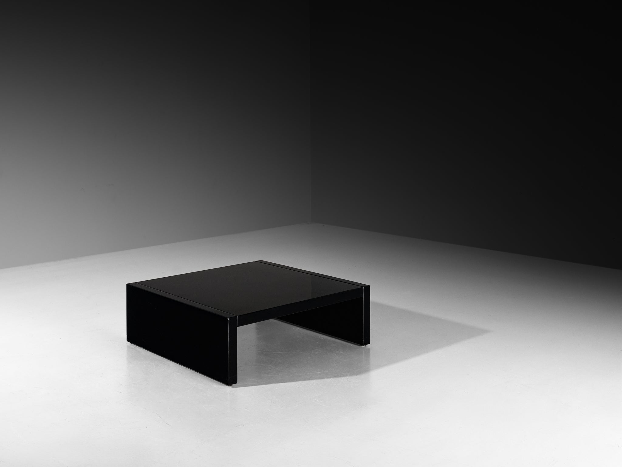 Massimo and Lella Vignelli for Poltronova 'Saratoga' Coffee Table in Lacquered Wood Tables Morentz