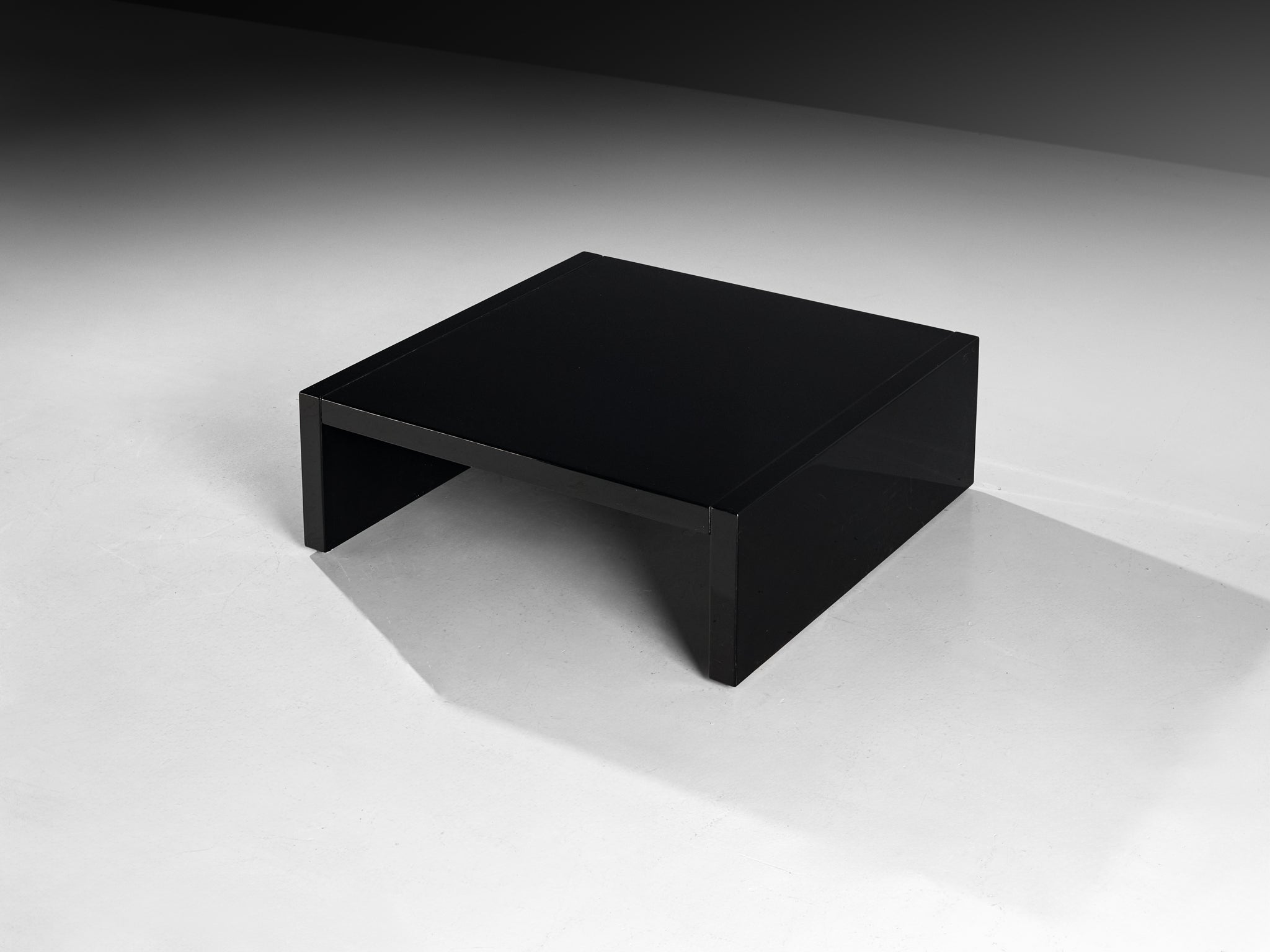 Massimo and Lella Vignelli for Poltronova 'Saratoga' Coffee Table in Lacquered Wood Tables Morentz