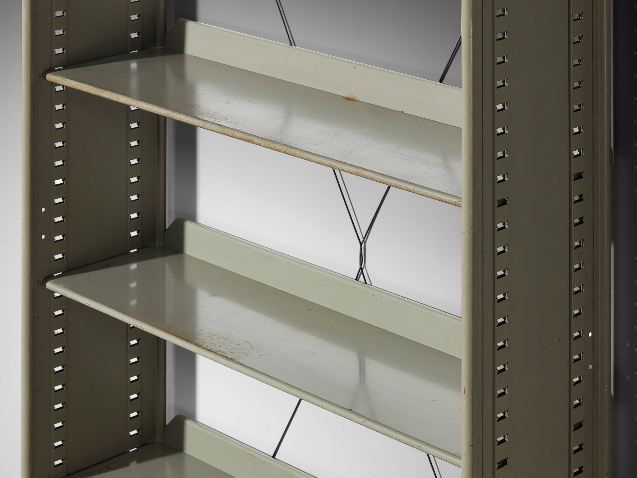 Studio BBPR for Olivetti 'Spazio' Shelving Bookcase in Grey Steel Case pieces and storage cabinets Morentz