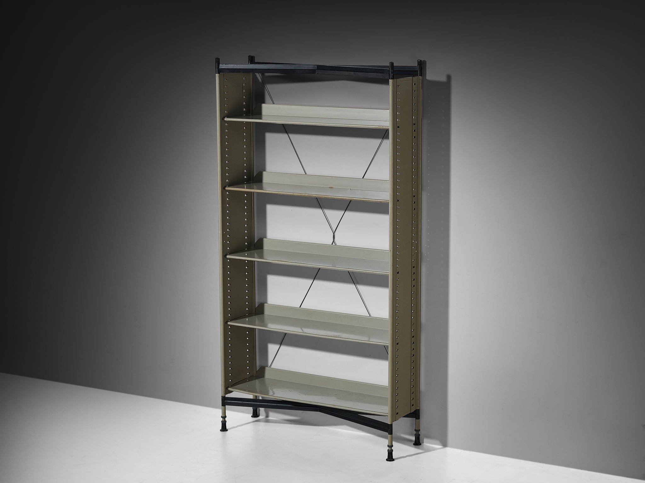 Studio BBPR for Olivetti 'Spazio' Shelving Bookcase in Grey Steel Case pieces and storage cabinets Morentz