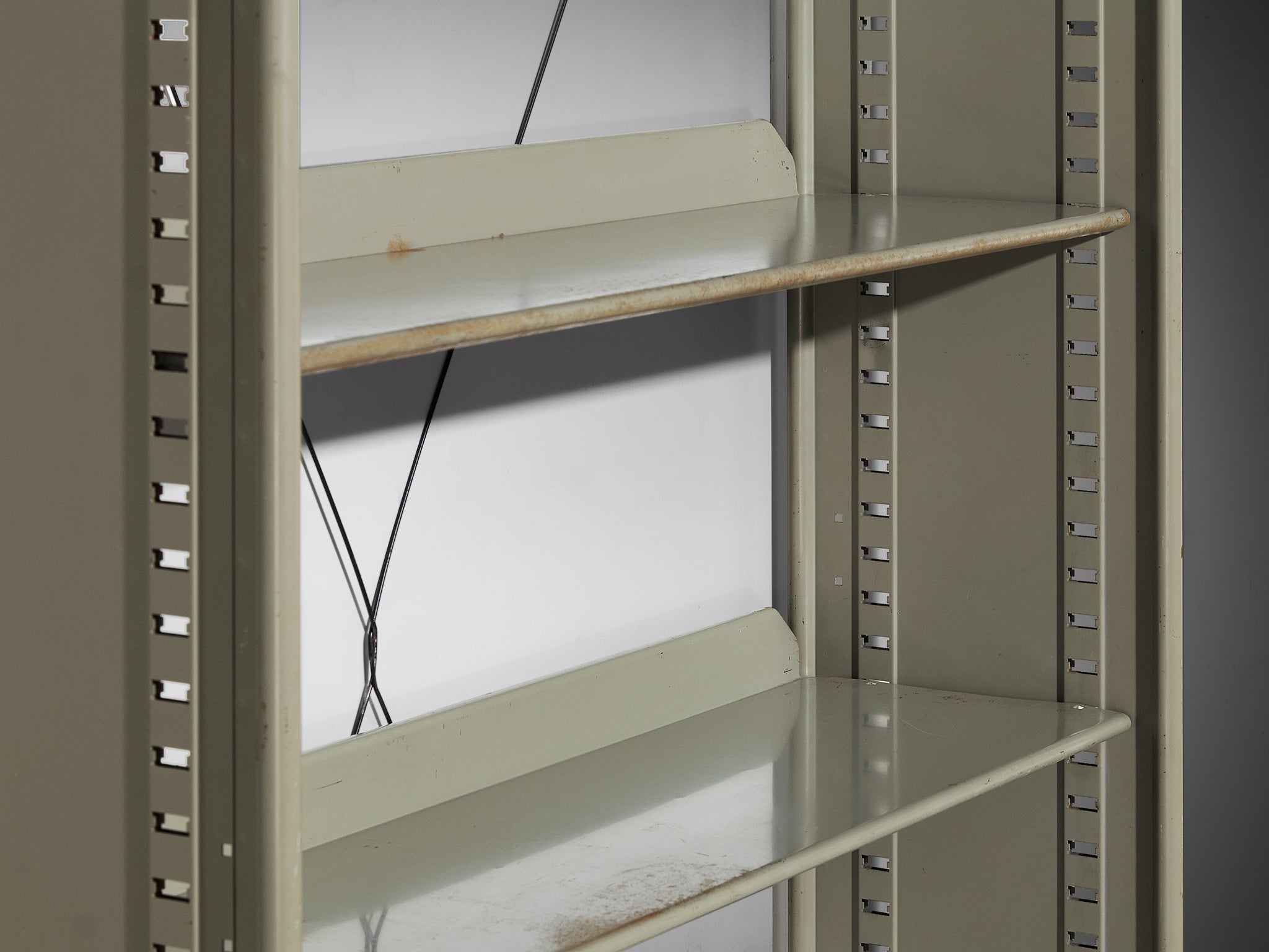 Studio BBPR for Olivetti 'Spazio' Shelving Bookcase in Grey Steel Case pieces and storage cabinets Morentz