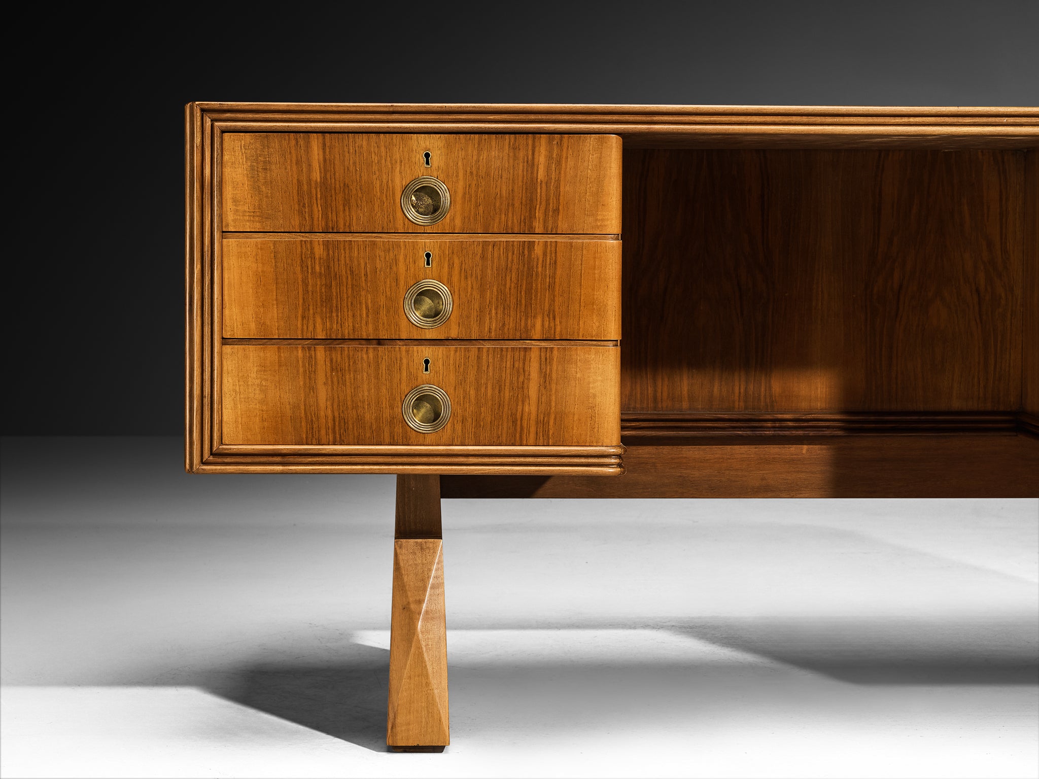 1950s Mid-Century Modern Italian Desk in Walnut and Brass Tables Morentz