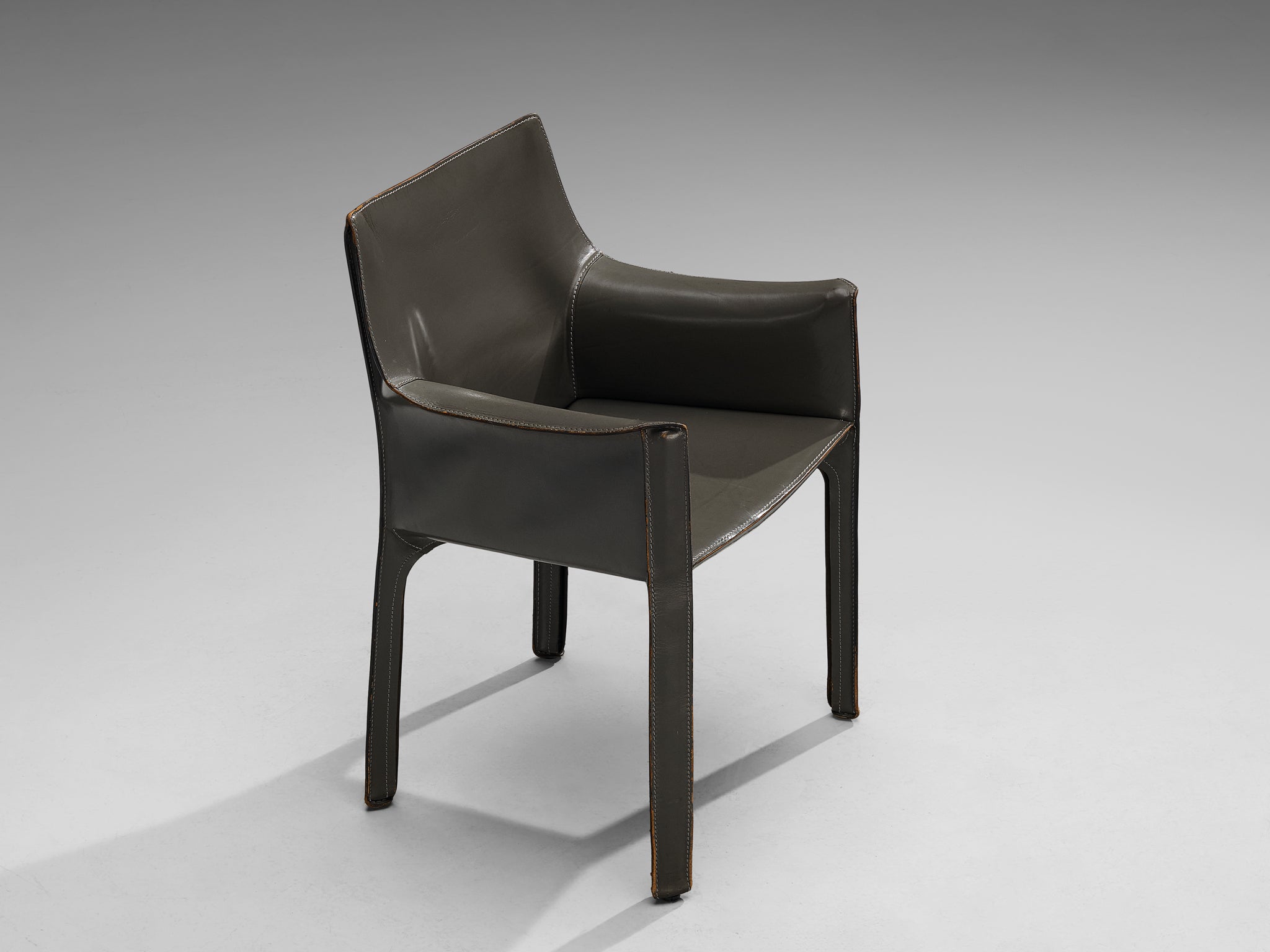 椅子 Cassina CAB Cab Armchair | Made by Cassina – Luminaire