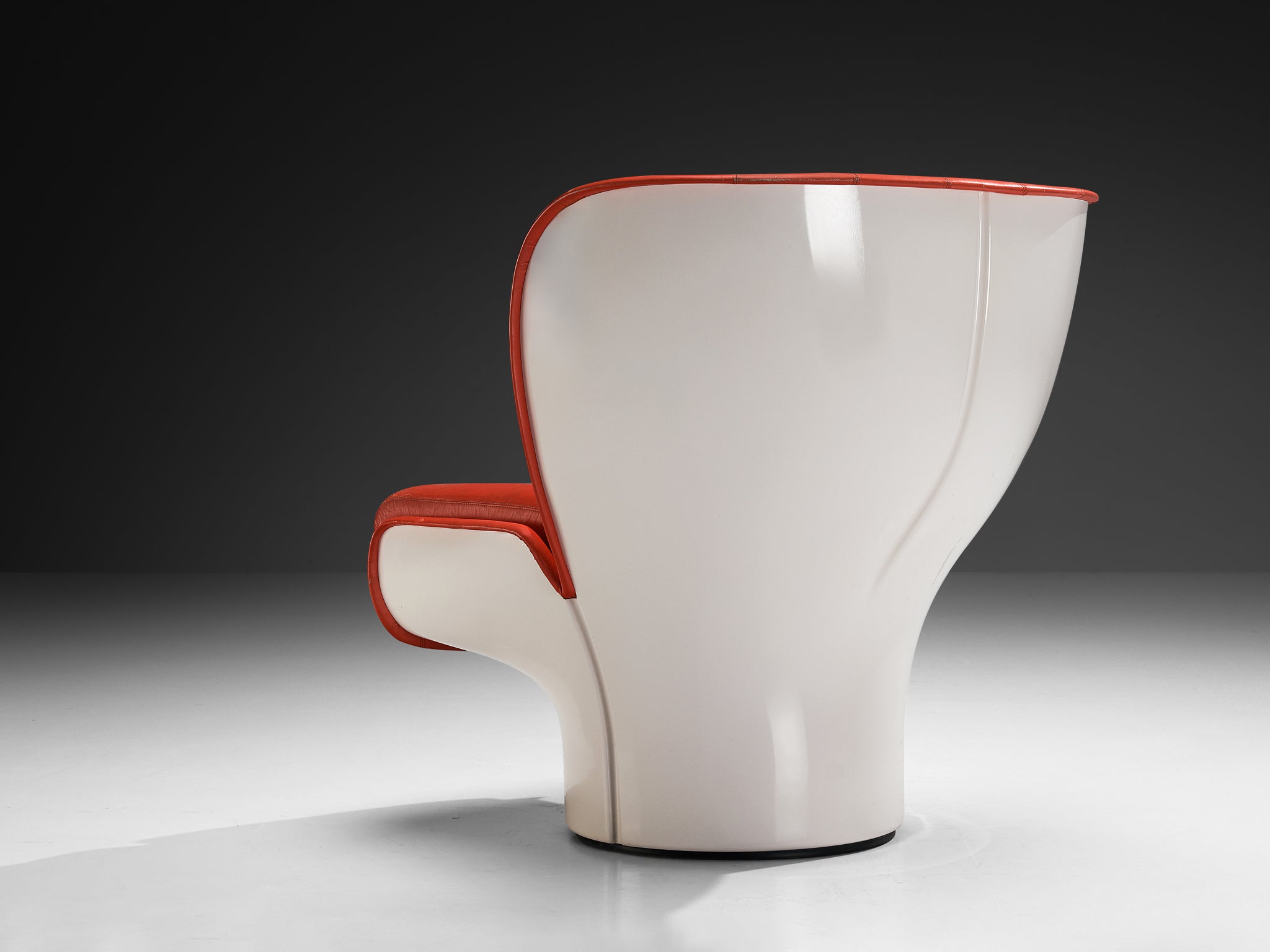 Joe Colombo for Comfort 'Elda' Lounge Chairs in Red Leather and Fiberg