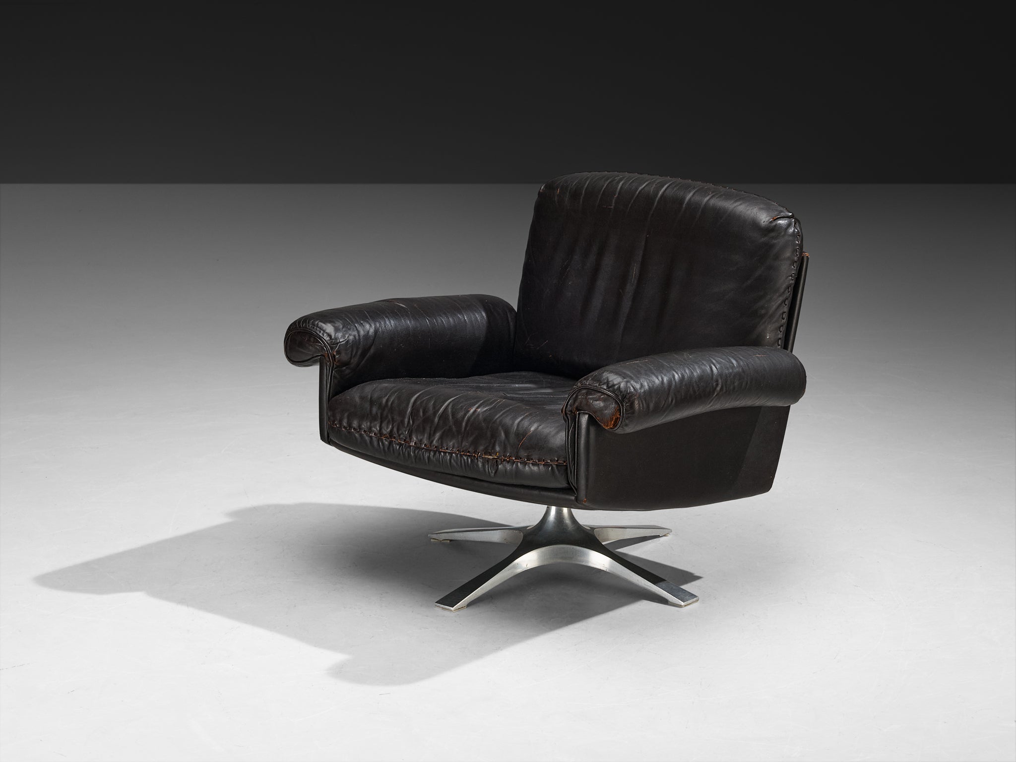 De Sede 'DS-31' Swivel Armchair in Black Leather