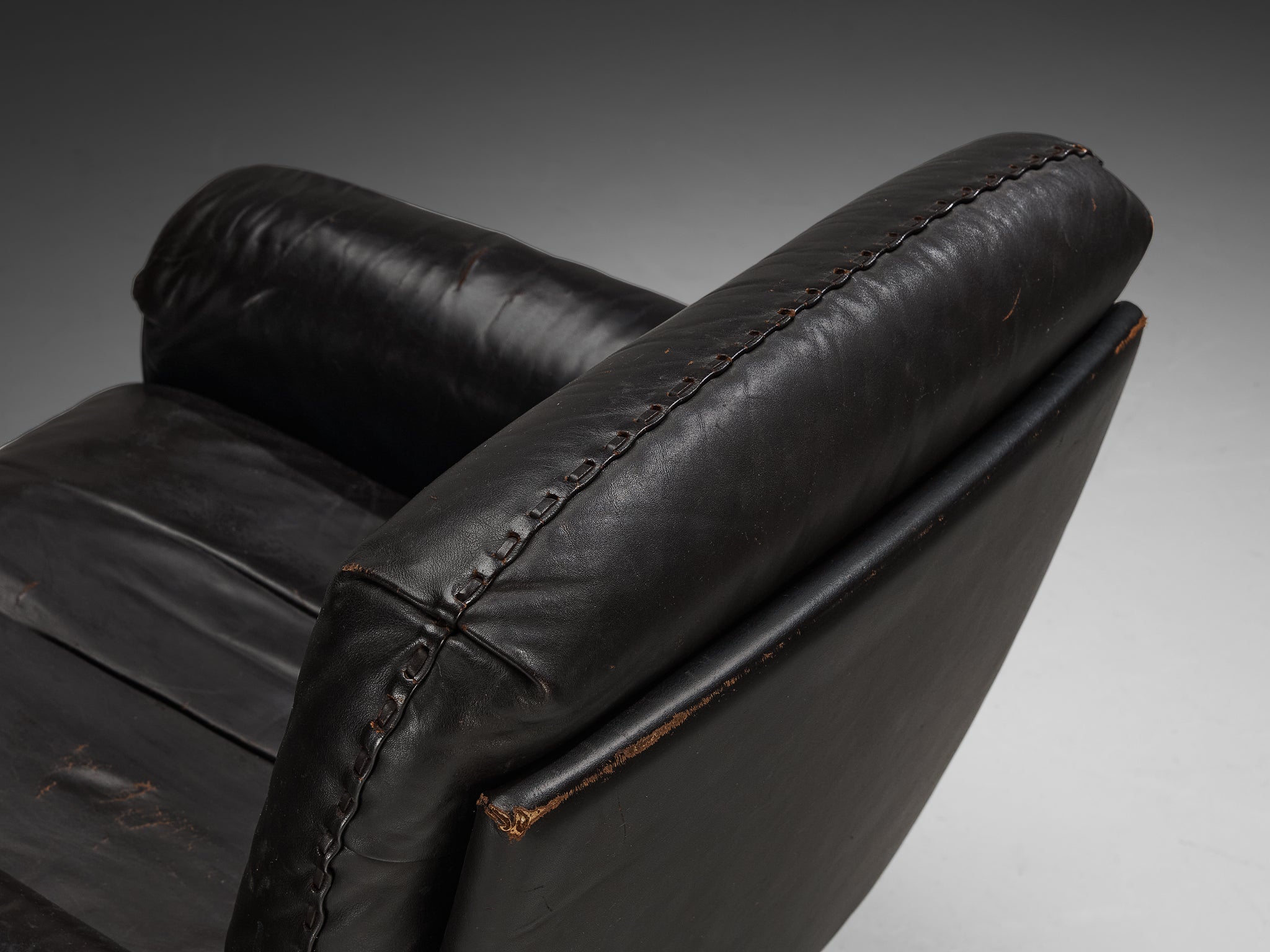 De Sede 'DS-31' Swivel Armchair in Black Leather