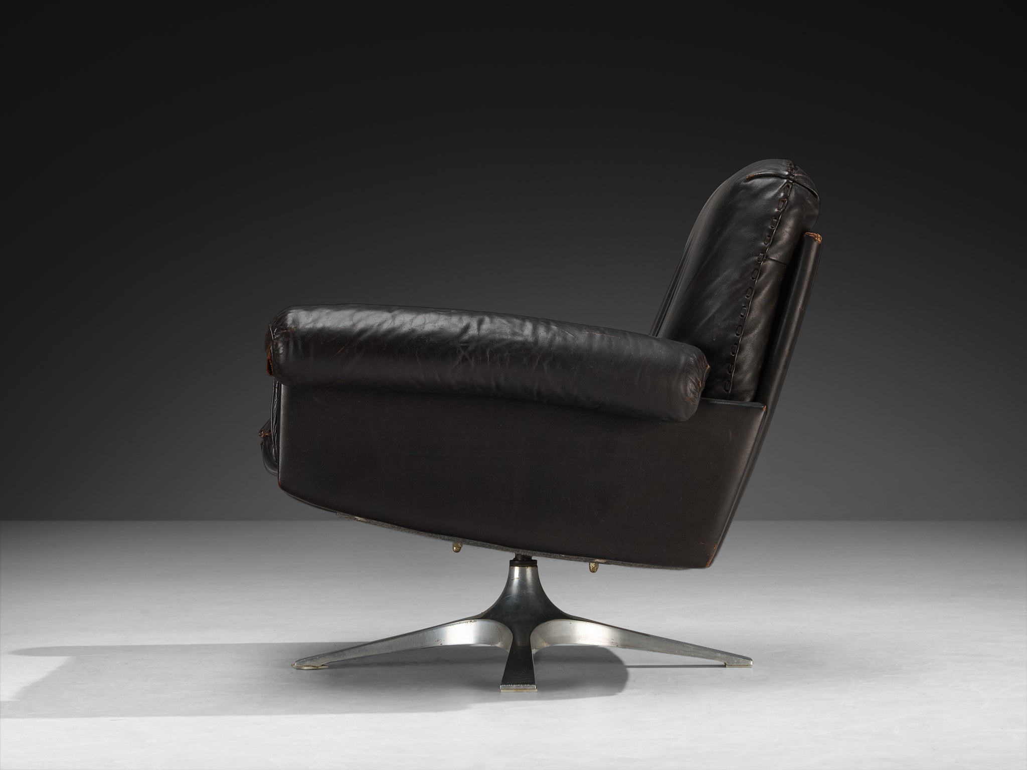 De Sede 'DS-31' Swivel Armchair in Black Leather