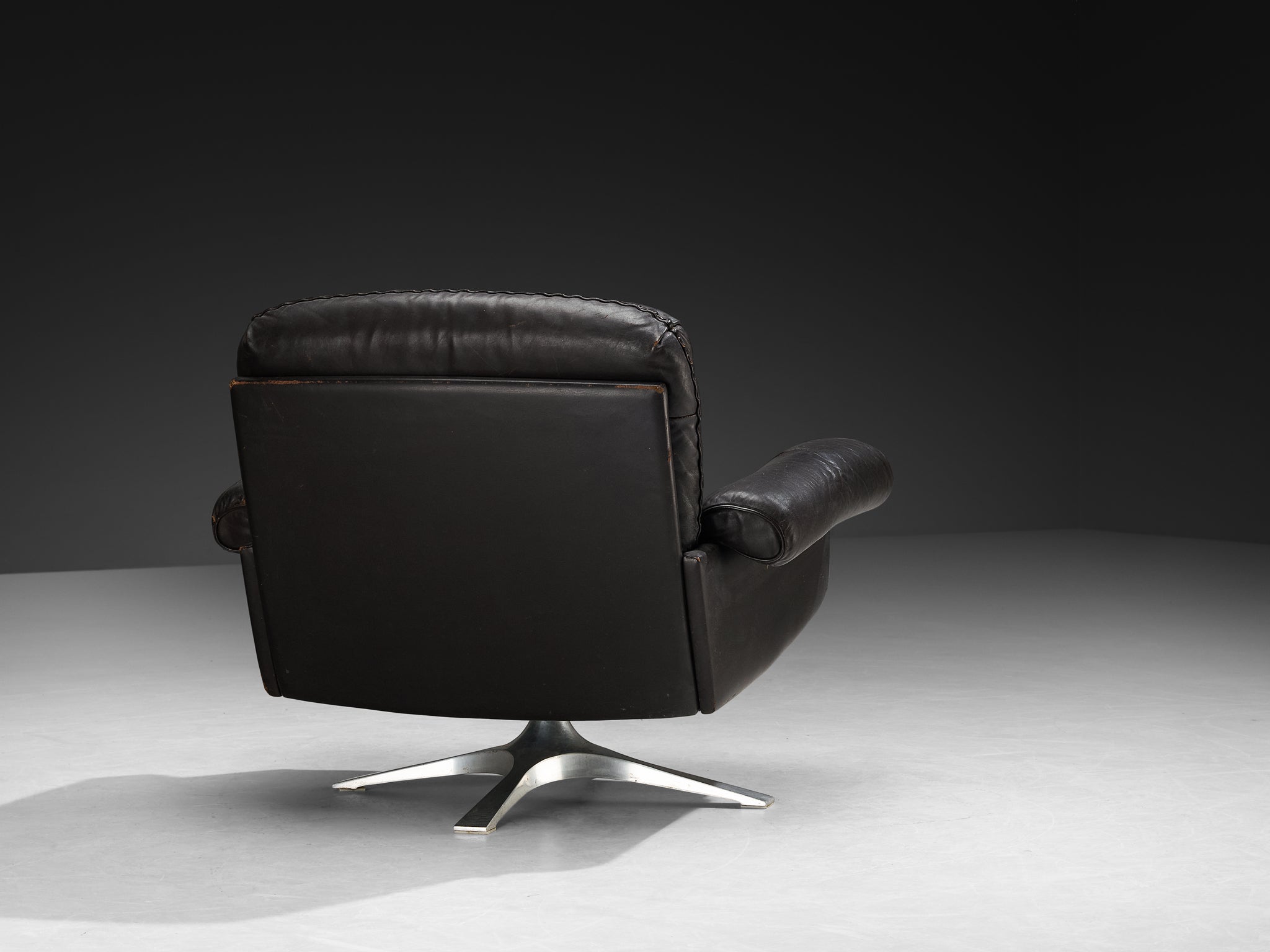 De Sede 'DS-31' Swivel Armchair in Black Leather