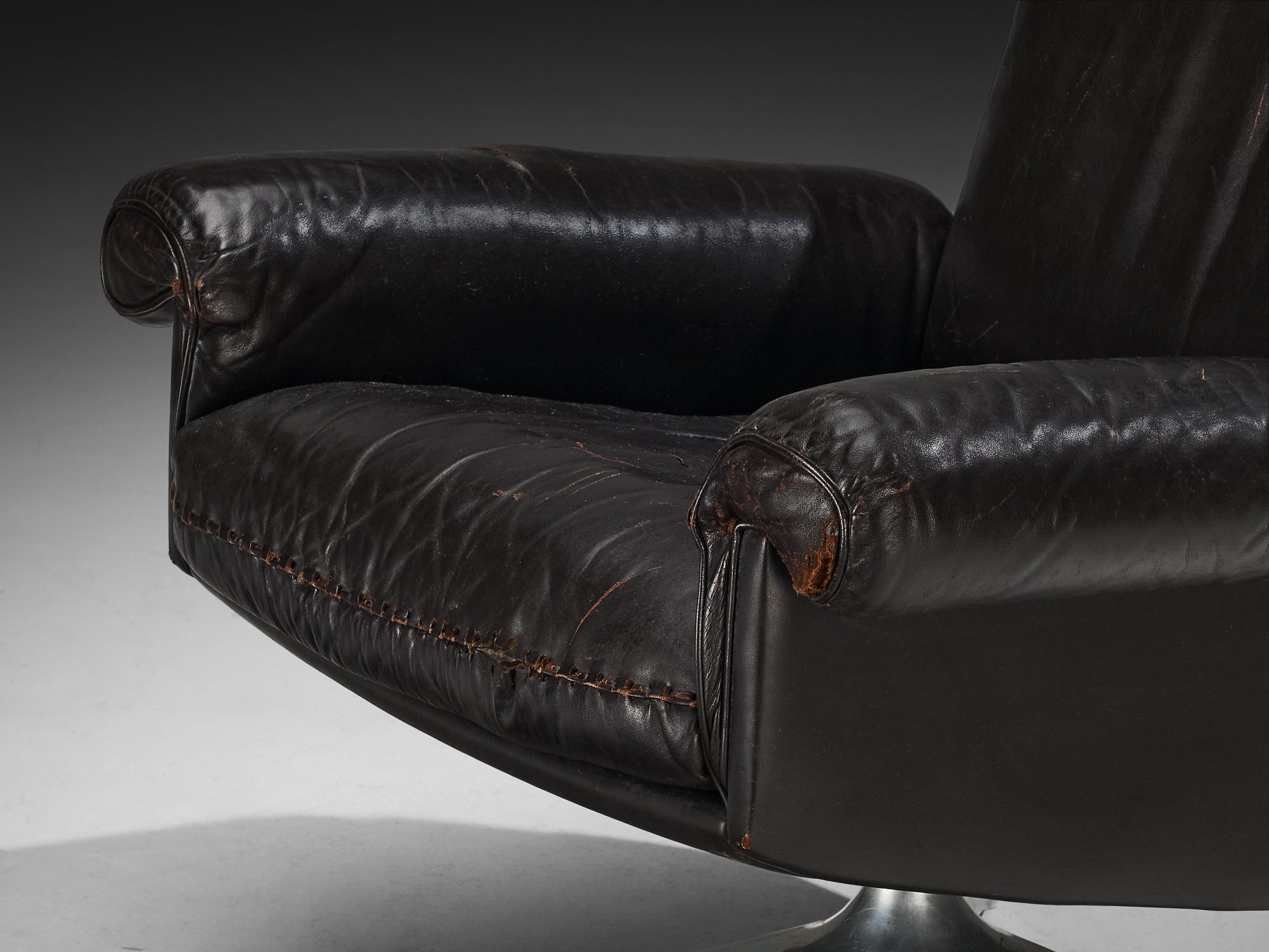 De Sede 'DS-31' Swivel Armchair in Black Leather