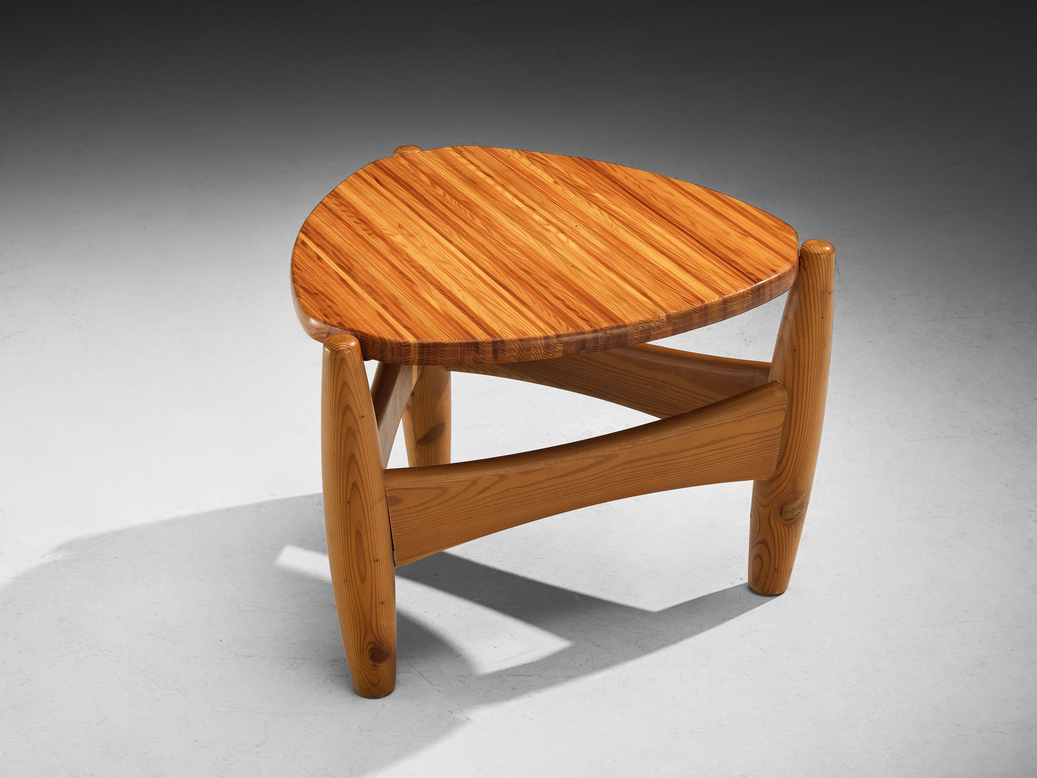 Rare Sergio Rodrigues for ISA Bergamo 'Sheriff' Side Table in Solid Pine Tables Morentz