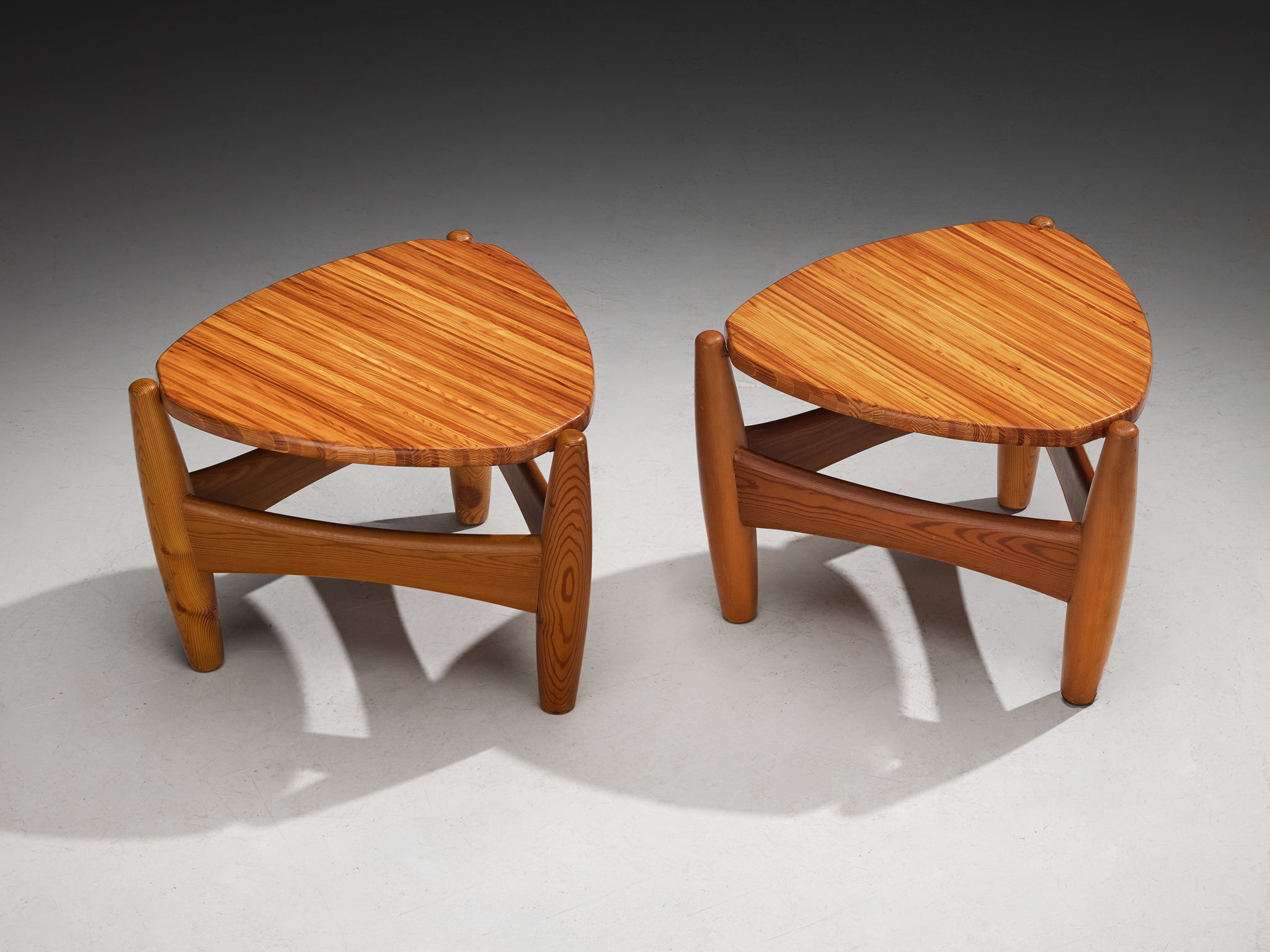 Rare Sergio Rodrigues for ISA Bergamo 'Sheriff' Side Tables in Solid Pine Tables Morentz