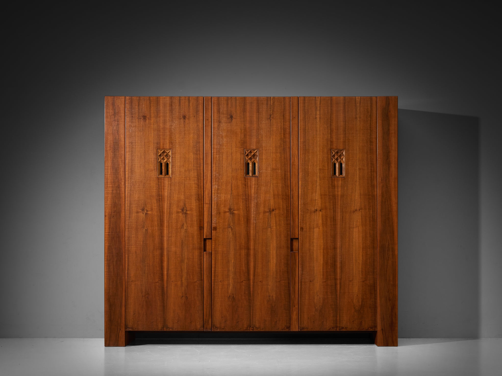 Giuseppe Rivadossi for Officina Rivadossi Grand Wardrobe in Walnut Case pieces and storage cabinets Morentz