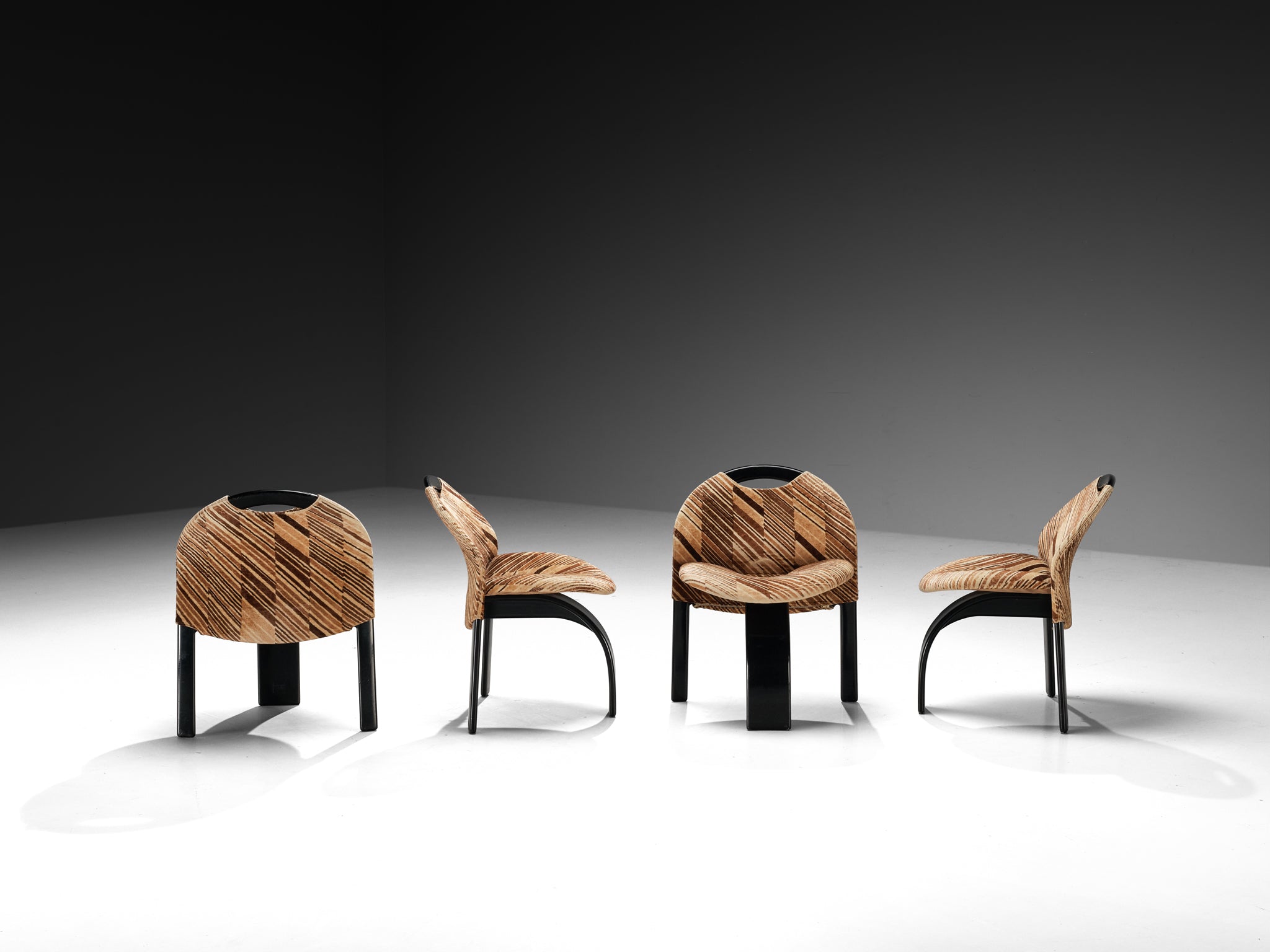 Giovanni Offredi for Saporiti Set of Four 'Sail' Dining Chairs in Velvet Seating Morentz