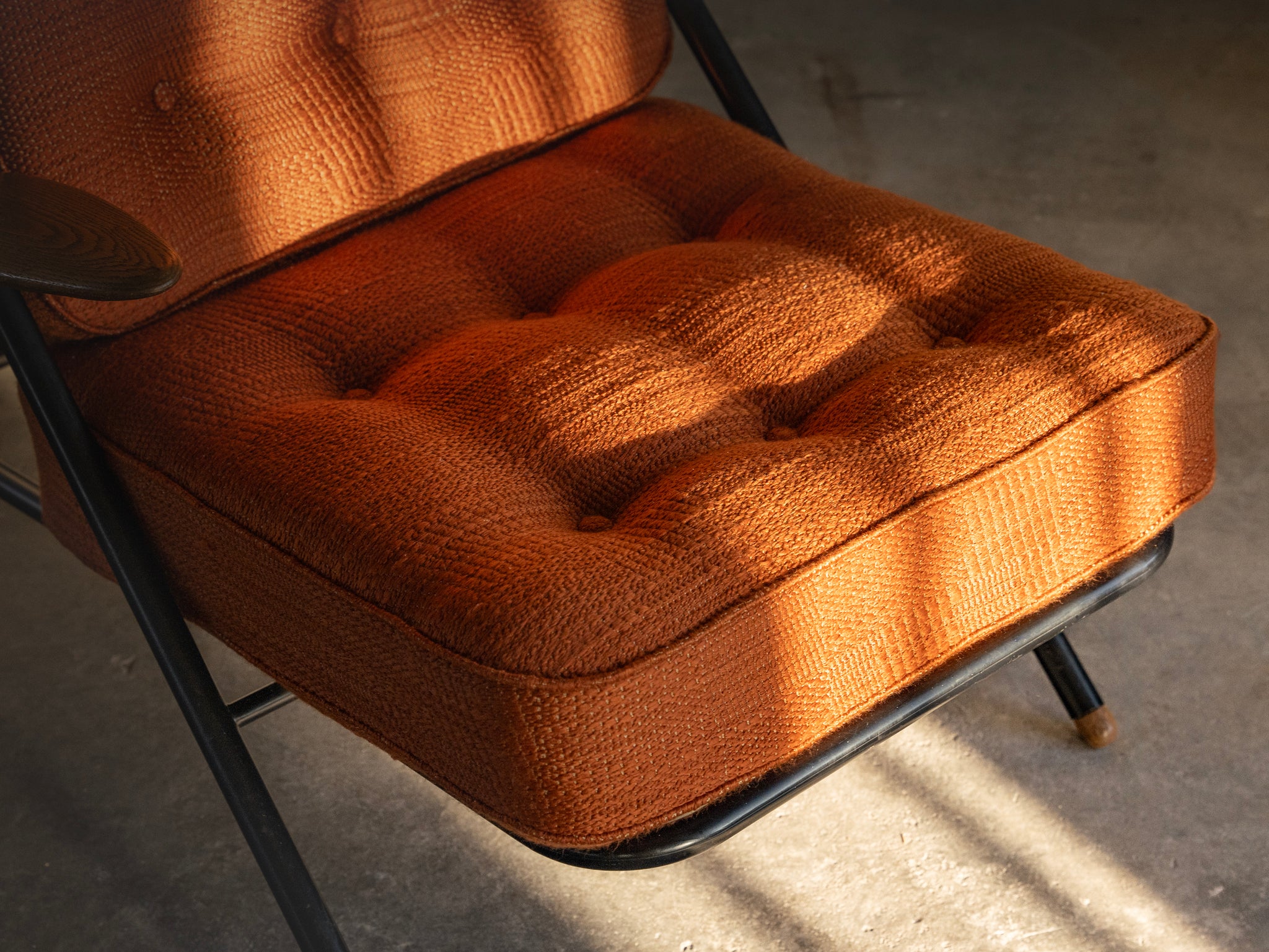 Rare Hans J. Wegner for Getama Pair of 'Sawbuck' GE215 Lounge Chairs Seating Morentz
