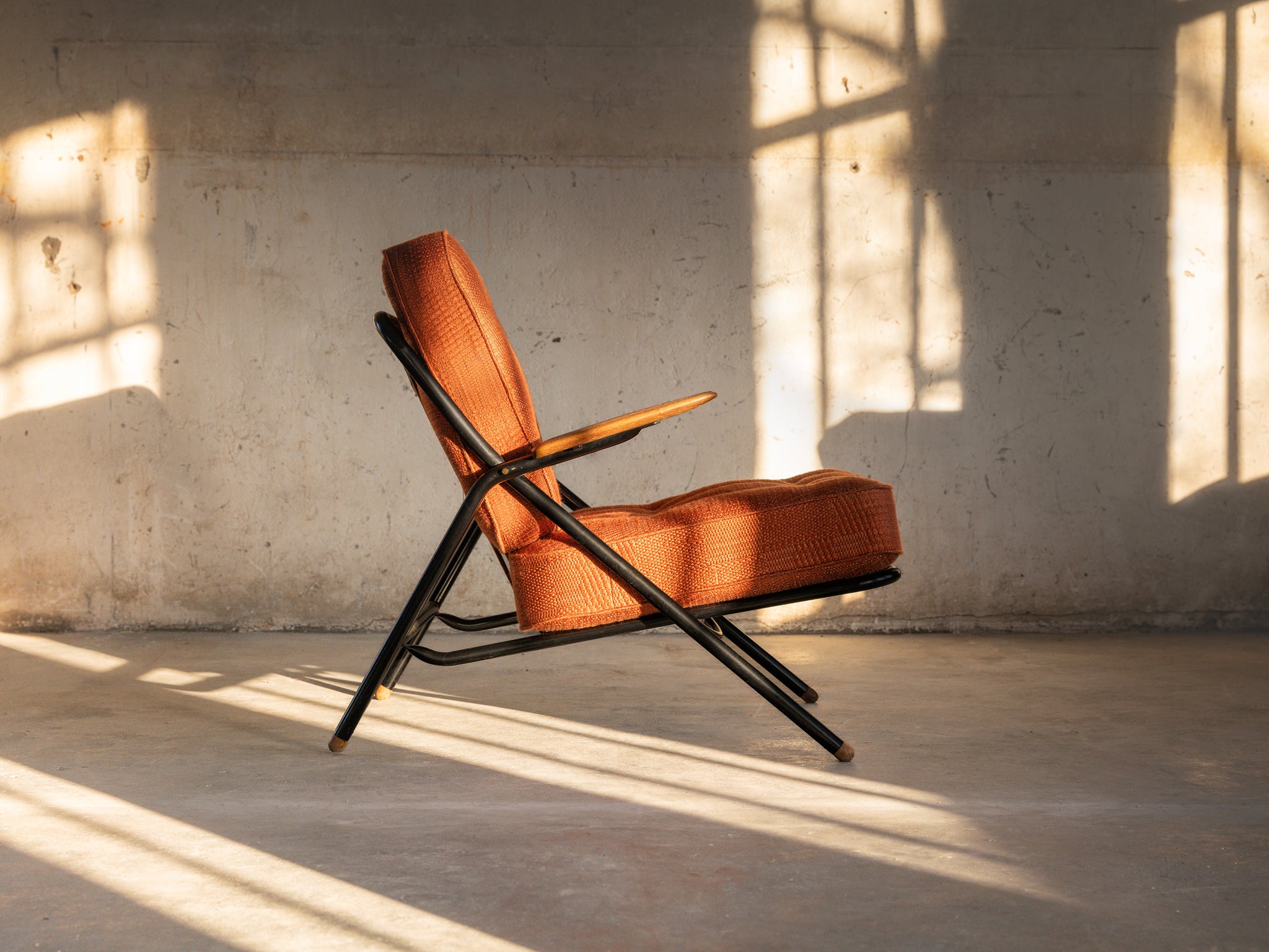 Rare Hans J. Wegner for Getama Pair of 'Sawbuck' GE215 Lounge Chairs