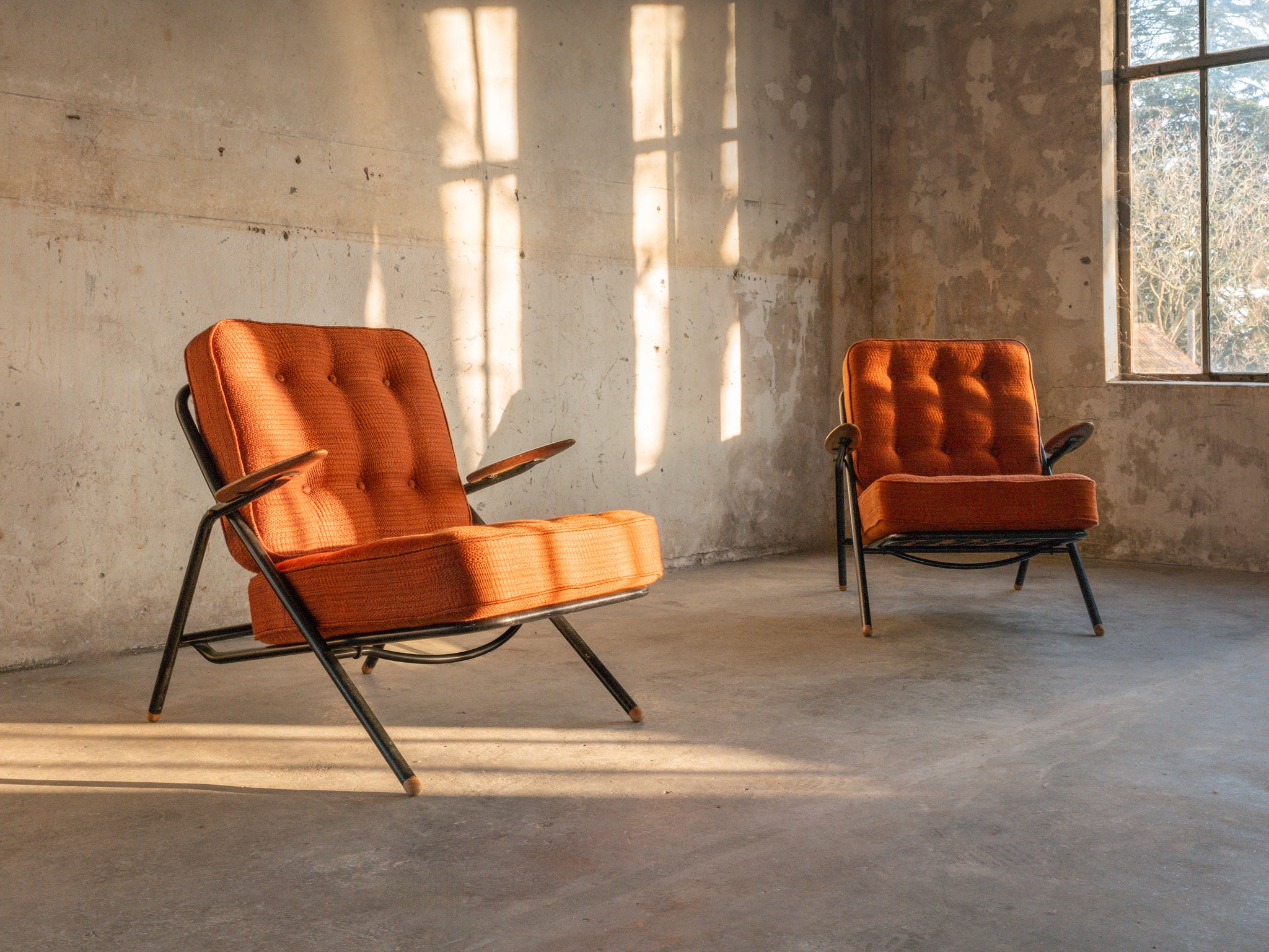 Rare Hans J. Wegner for Getama Pair of 'Sawbuck' GE215 Lounge Chairs Seating Morentz