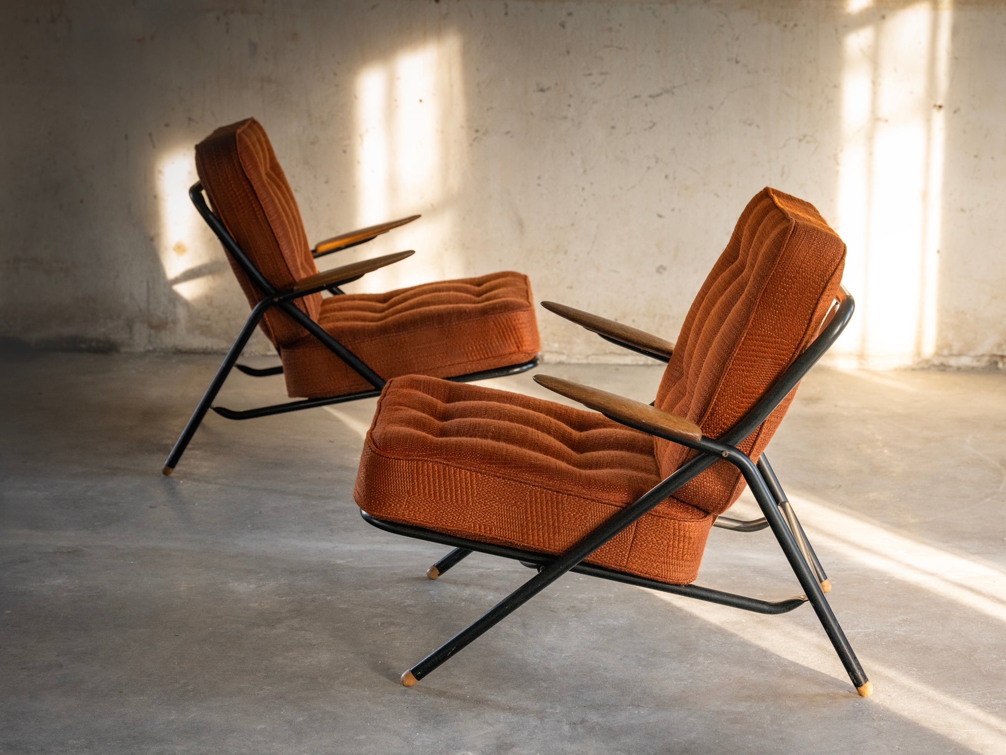 Rare Hans J. Wegner for Getama Pair of 'Sawbuck' GE215 Lounge Chairs Seating Morentz