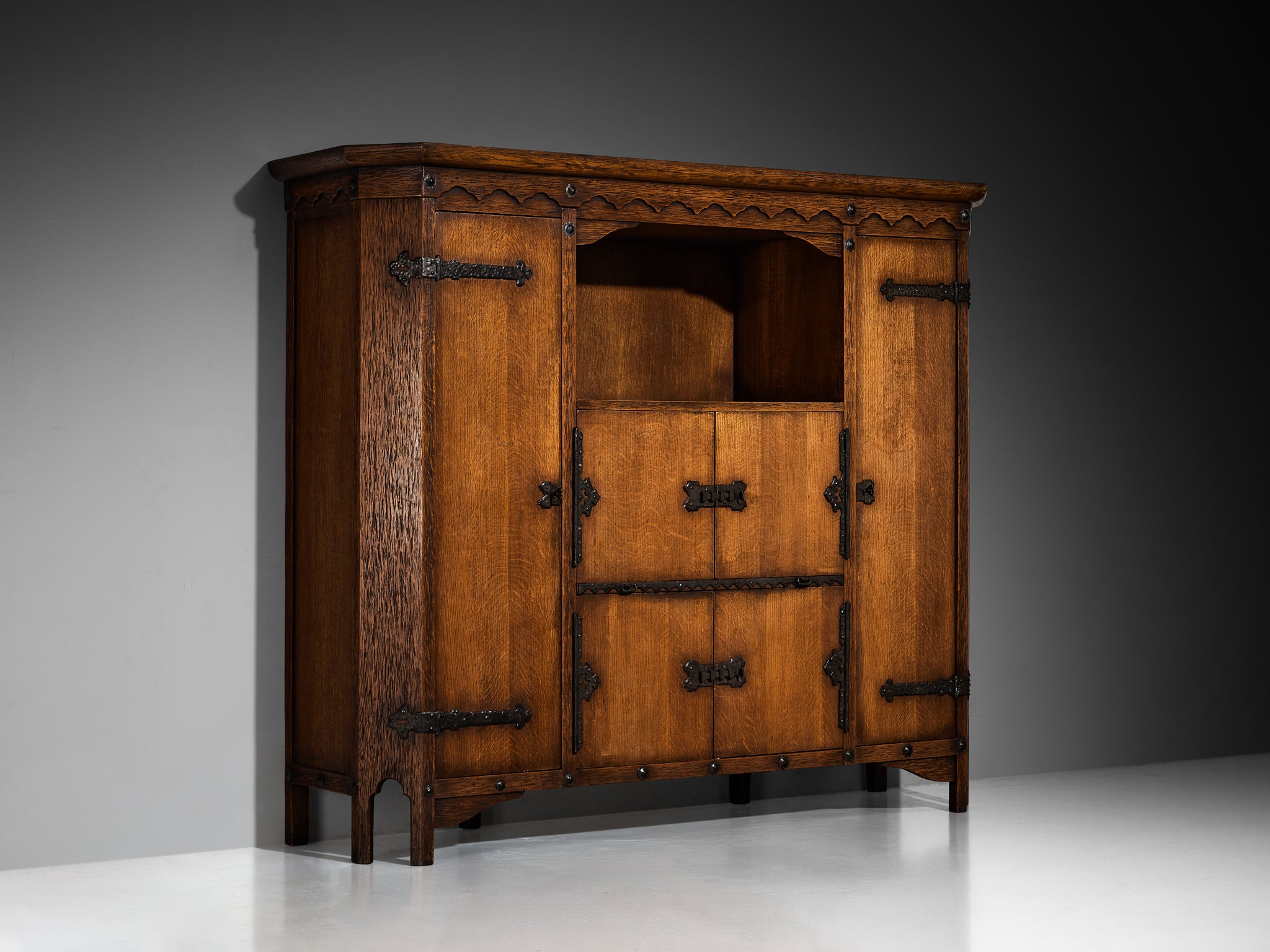 Ernesto Valabrega for Vittorio Valabrega Art Deco Large Cabinet in Oak