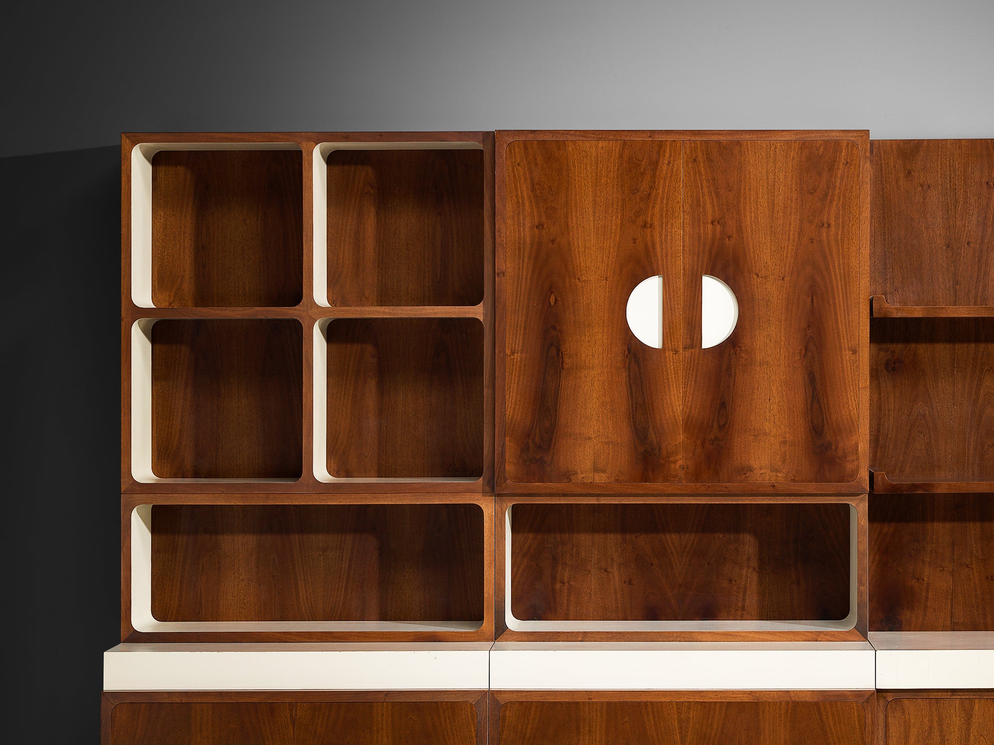 Unique Franco Campo and Carlo Graffi 1960s Large Wall Unit in Walnut Case pieces and storage cabinets Morentz
