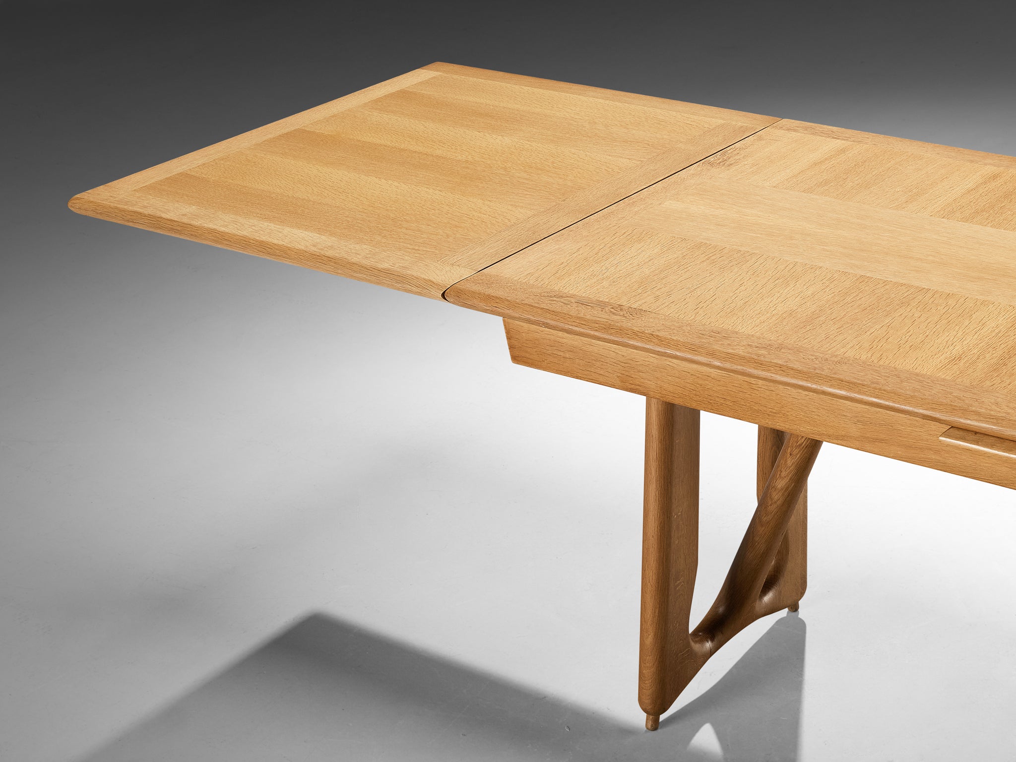 Guillerme & Chambron Extendable 'L'Italienne' Dining Table in Solid Oak Tables Morentz