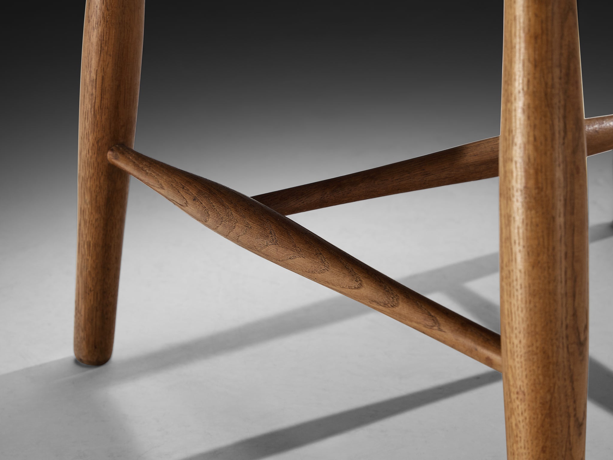 Frits Henningsen for Carl Hansen & Søn Windsor Chair in Oak and Leather Seating Morentz